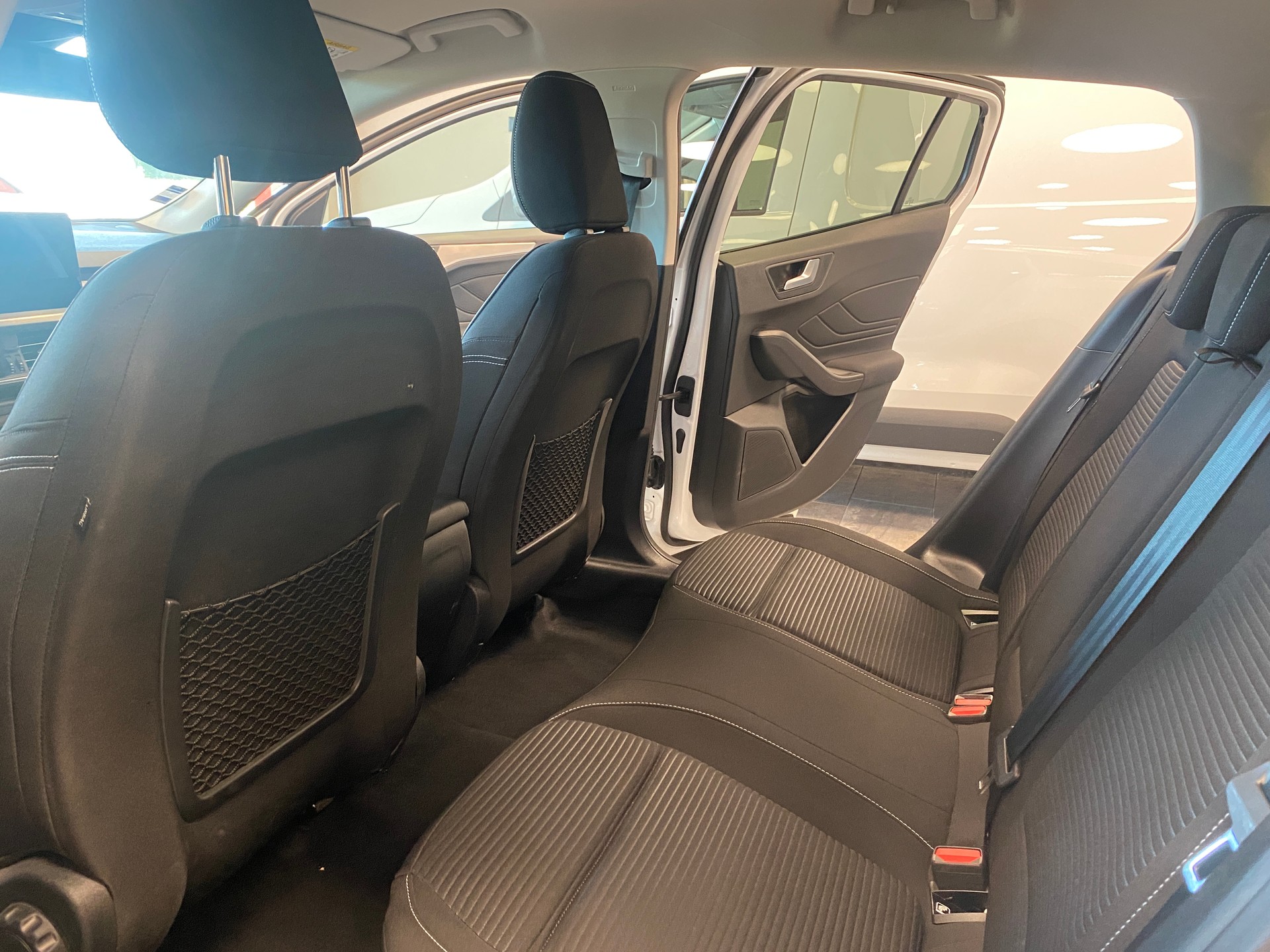FORD Focus 1.5 TDCi Titanium Automatic-image-7