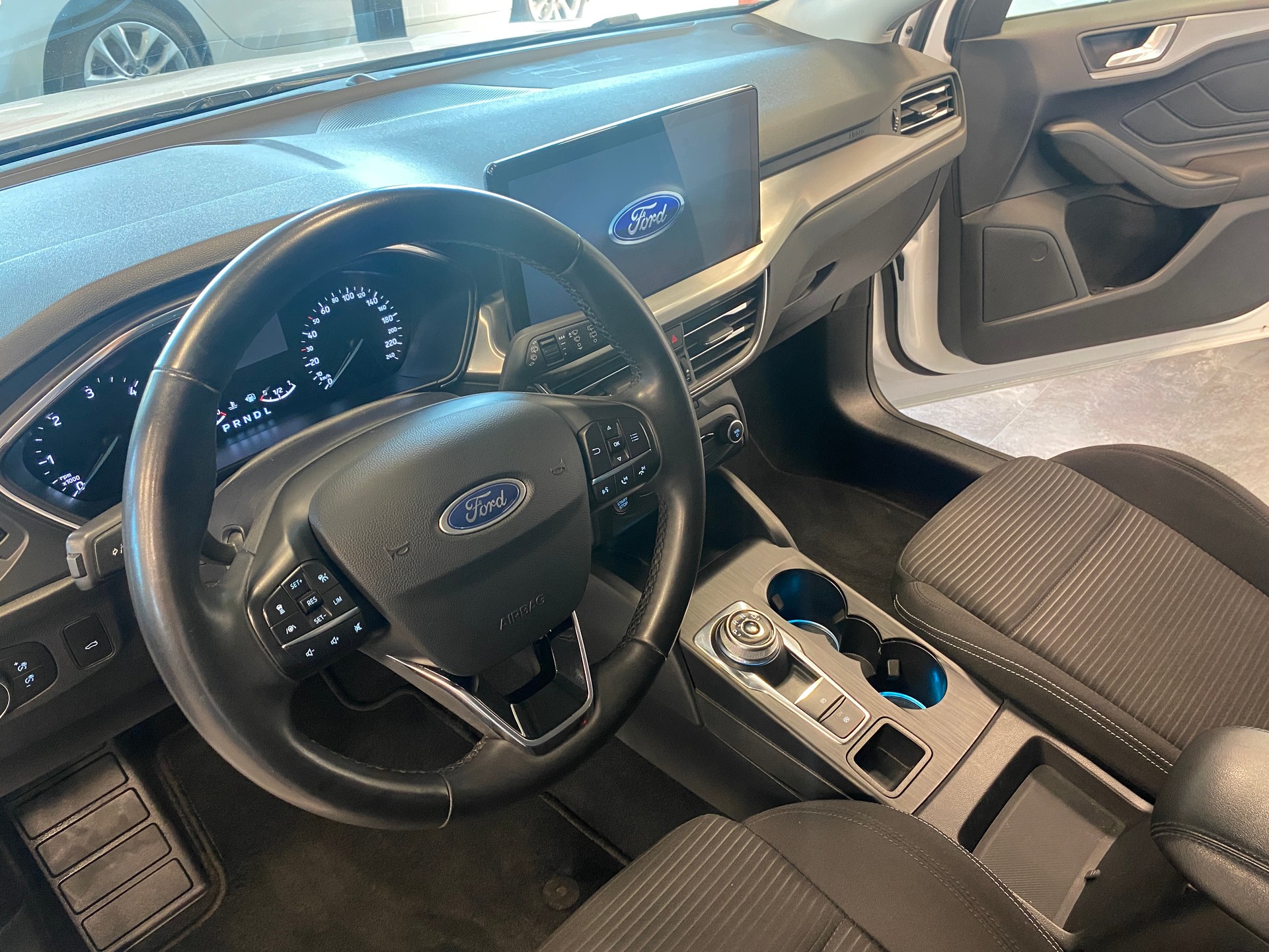 FORD Focus 1.5 TDCi Titanium Automatic-image-4