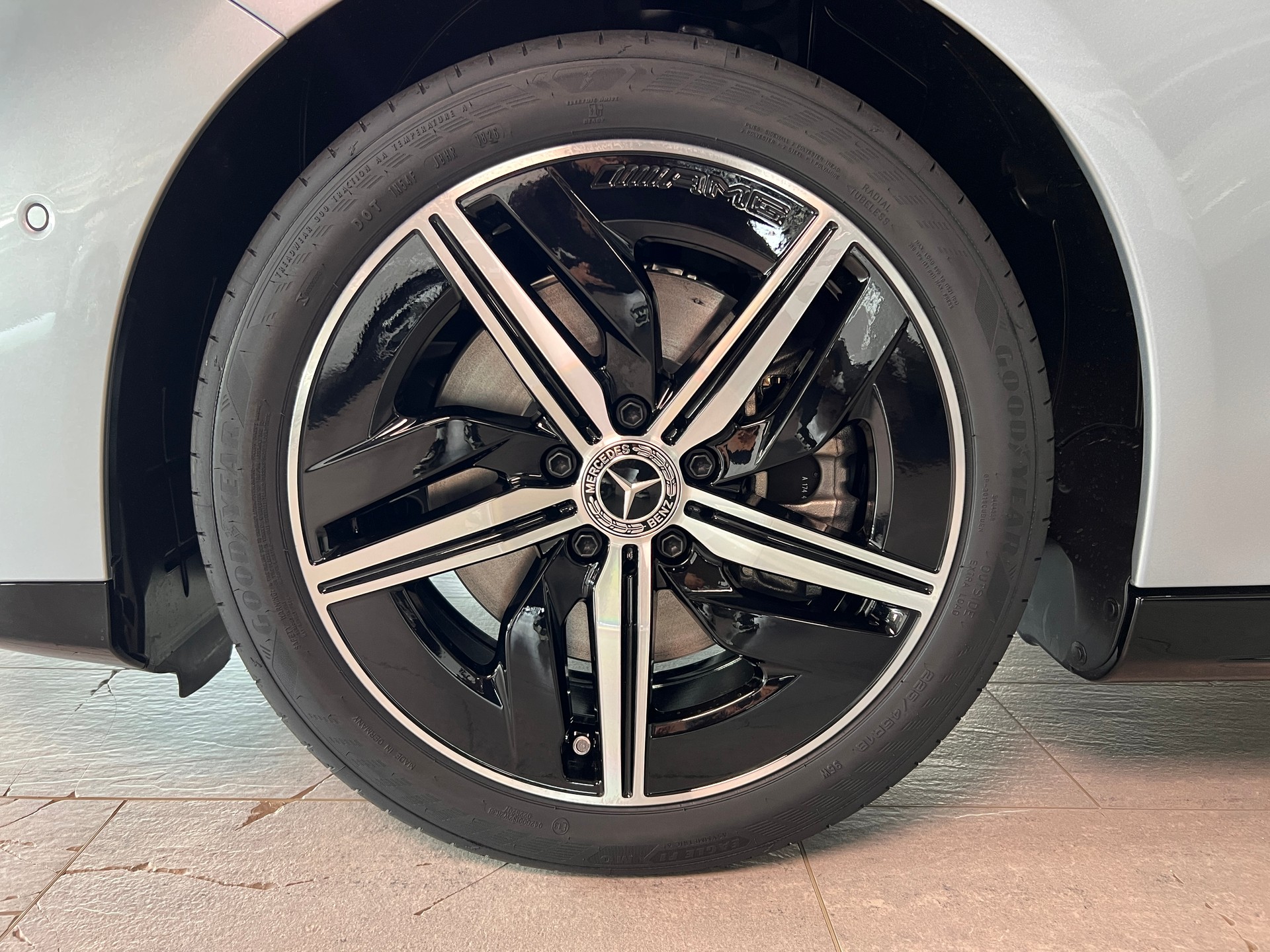 MERCEDES-BENZ CLA 350 4 Matic 85 kWh EQ-image-5