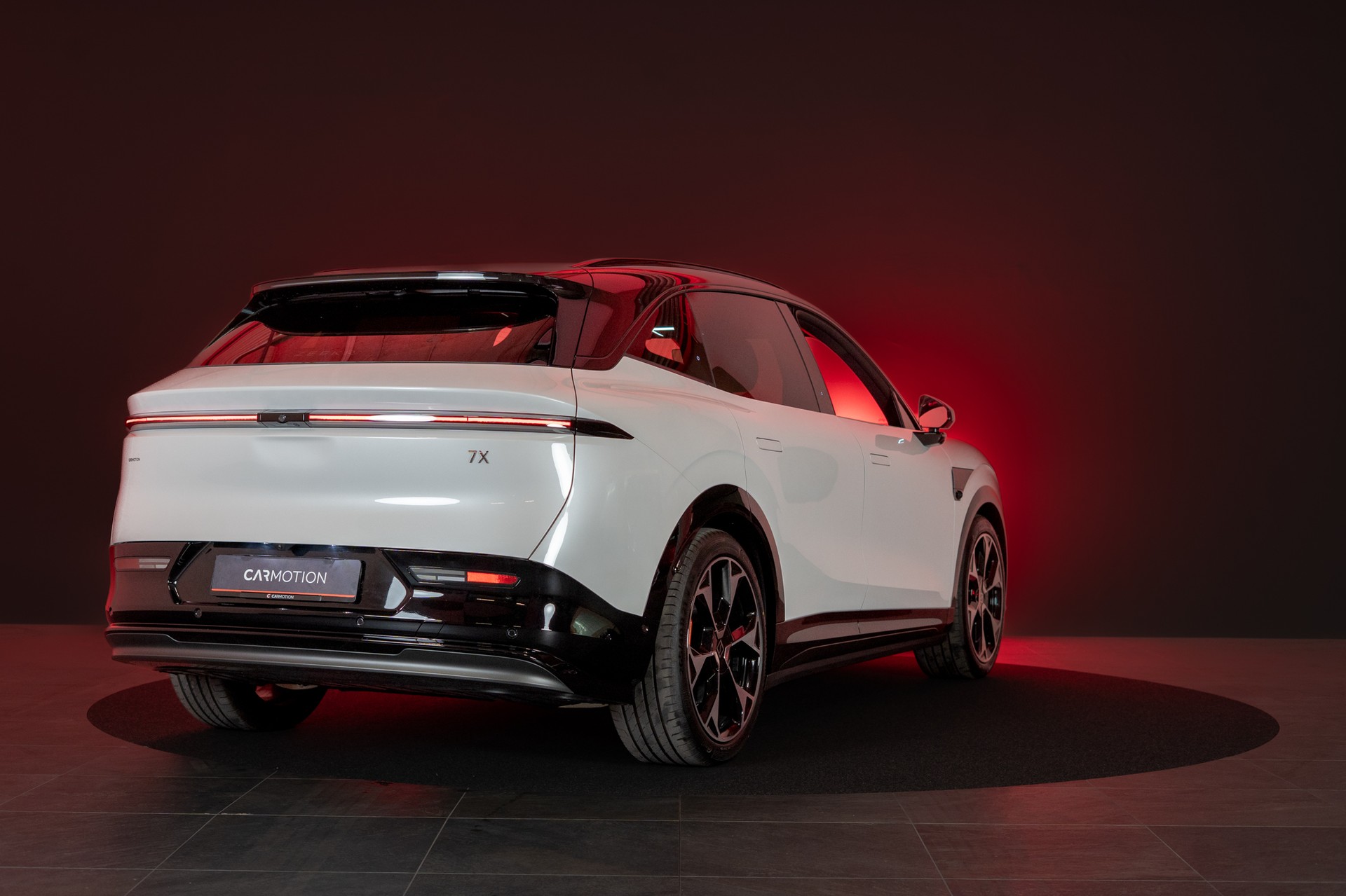 ZEEKR 7X 100kWh Privilege AWD / Comfort & Cockpit Paket / Panorama-Schiebedach / Massage-Sitze-showroom-element-3