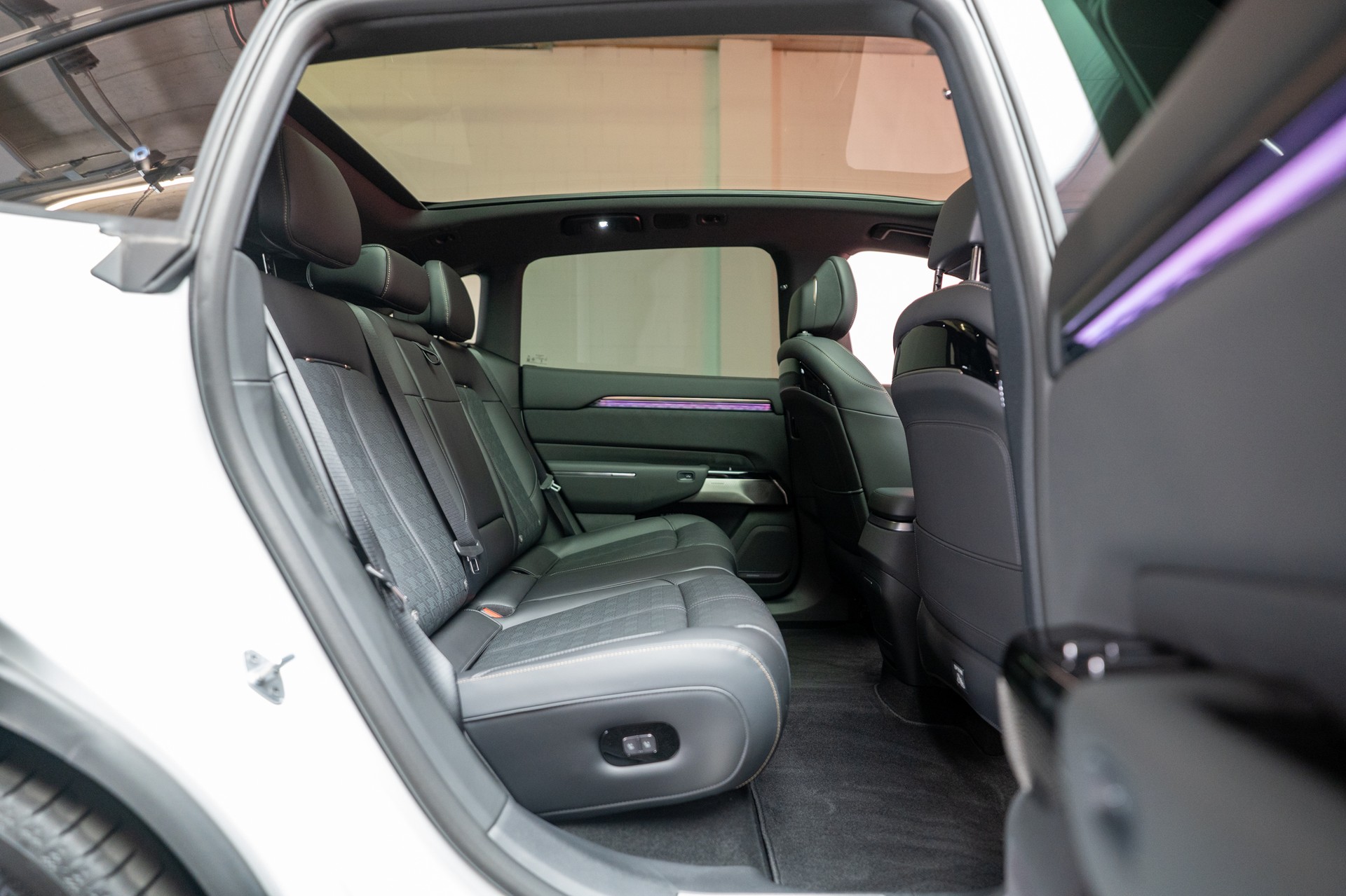 ZEEKR 7X 100kWh Privilege AWD / Comfort & Cockpit Paket / Panorama-Schiebedach / Massage-Sitze-image-16