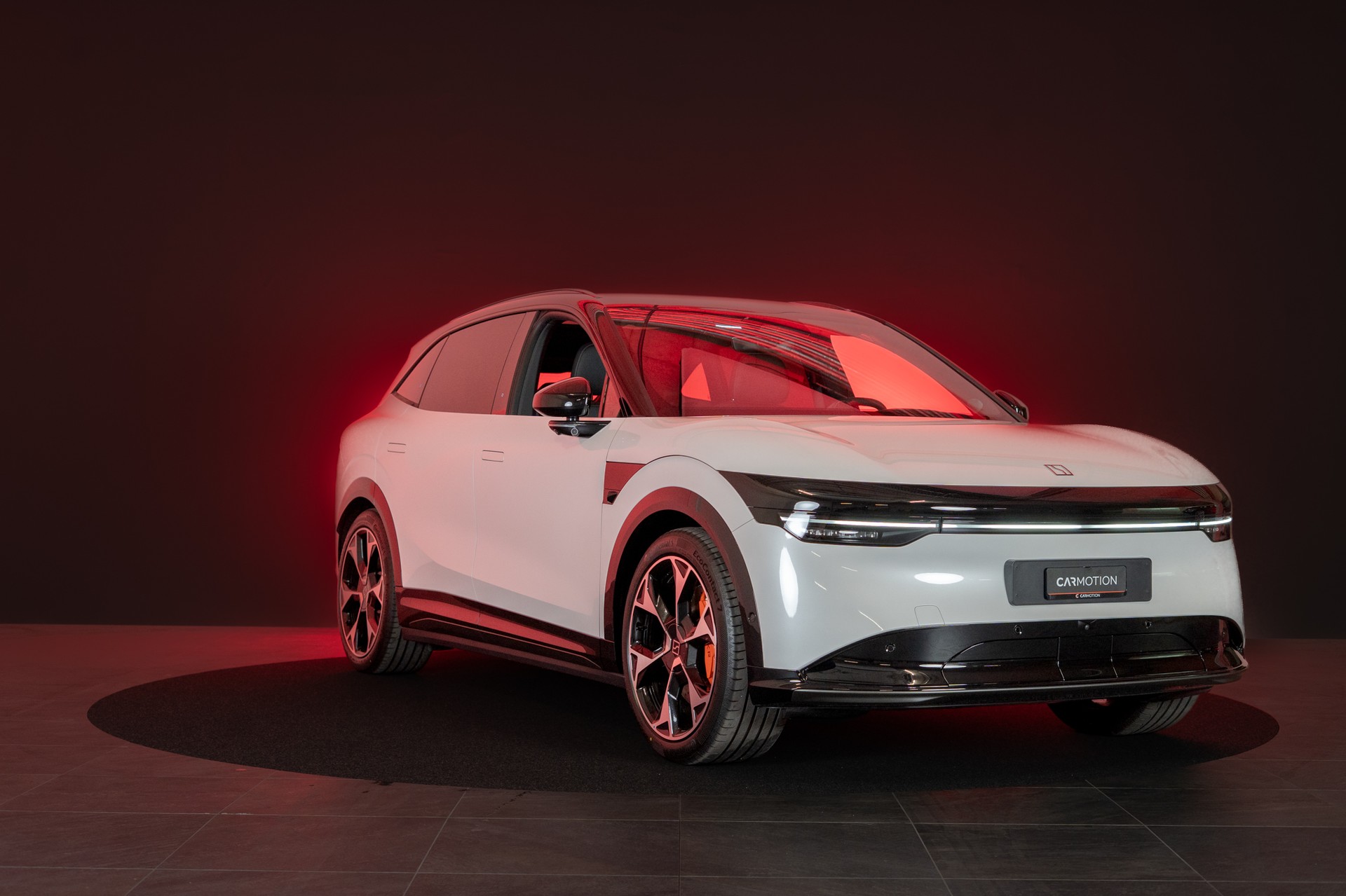 ZEEKR 7X 100kWh Privilege AWD / Comfort & Cockpit Paket / Panorama-Schiebedach / Massage-Sitze-showroom-element-2