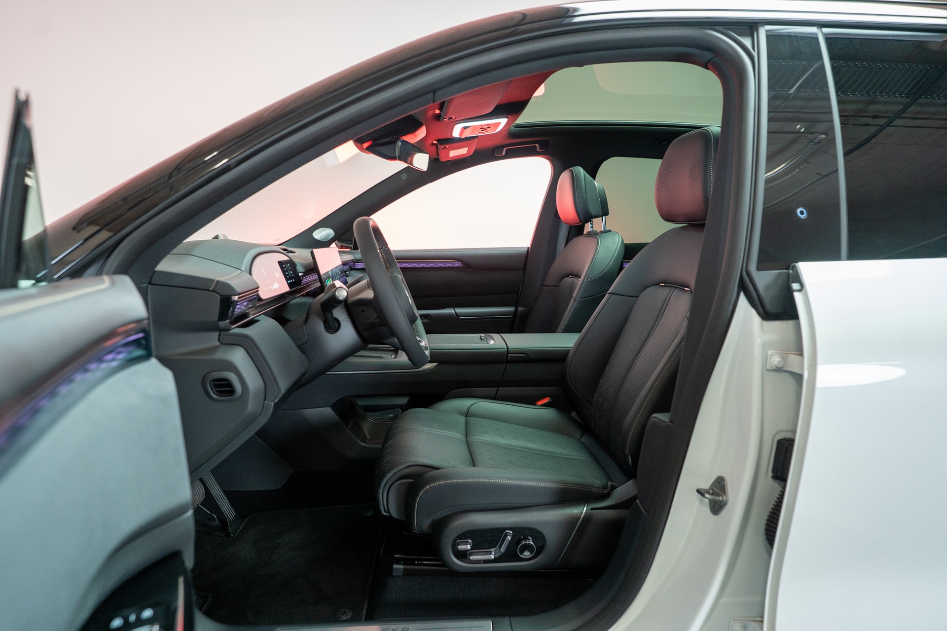 ZEEKR 7X 100kWh Privilege AWD / Comfort & Cockpit Paket / Panorama-Schiebedach / Massage-Sitze-image-12