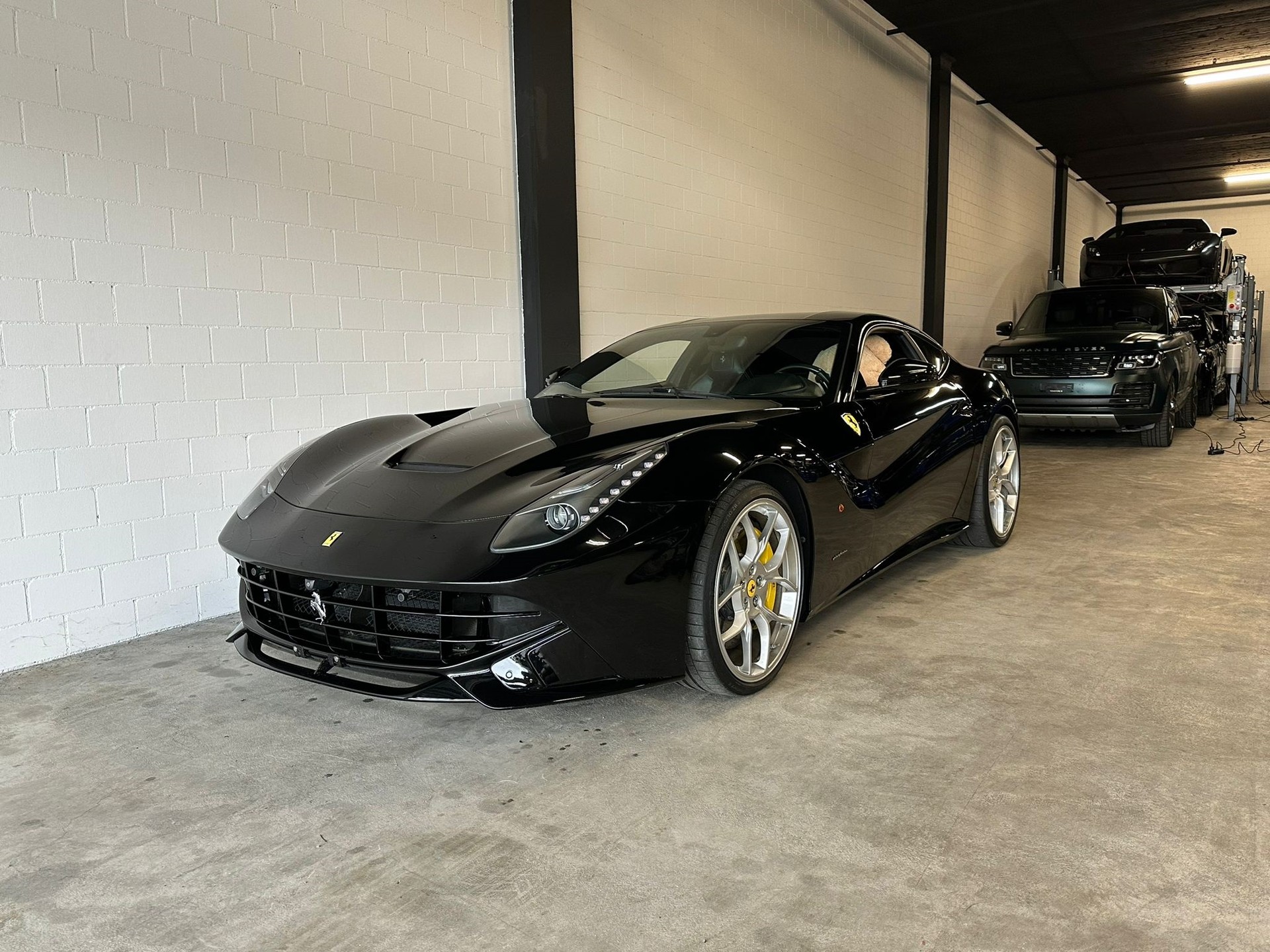 FERRARI F12 Berlinetta NOVITEC-showroom-element-1