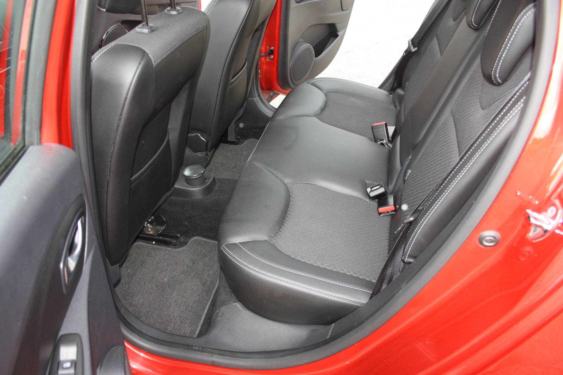 RENAULT Clio 1.2 16V T Intens-image-12