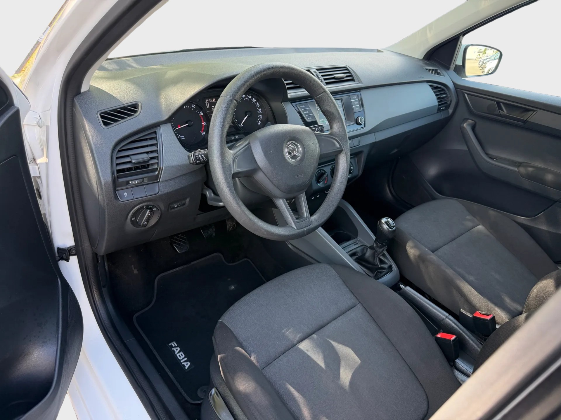 SKODA Fabia 1.0 Active-image-9