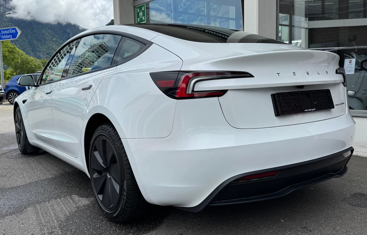 TESLA Model 3 Long Range Dual Motor AWD-showroom-element-3