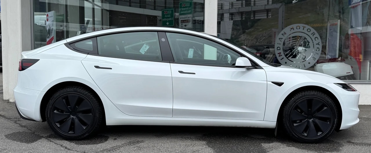 TESLA Model 3 Long Range Dual Motor AWD-showroom-element-1