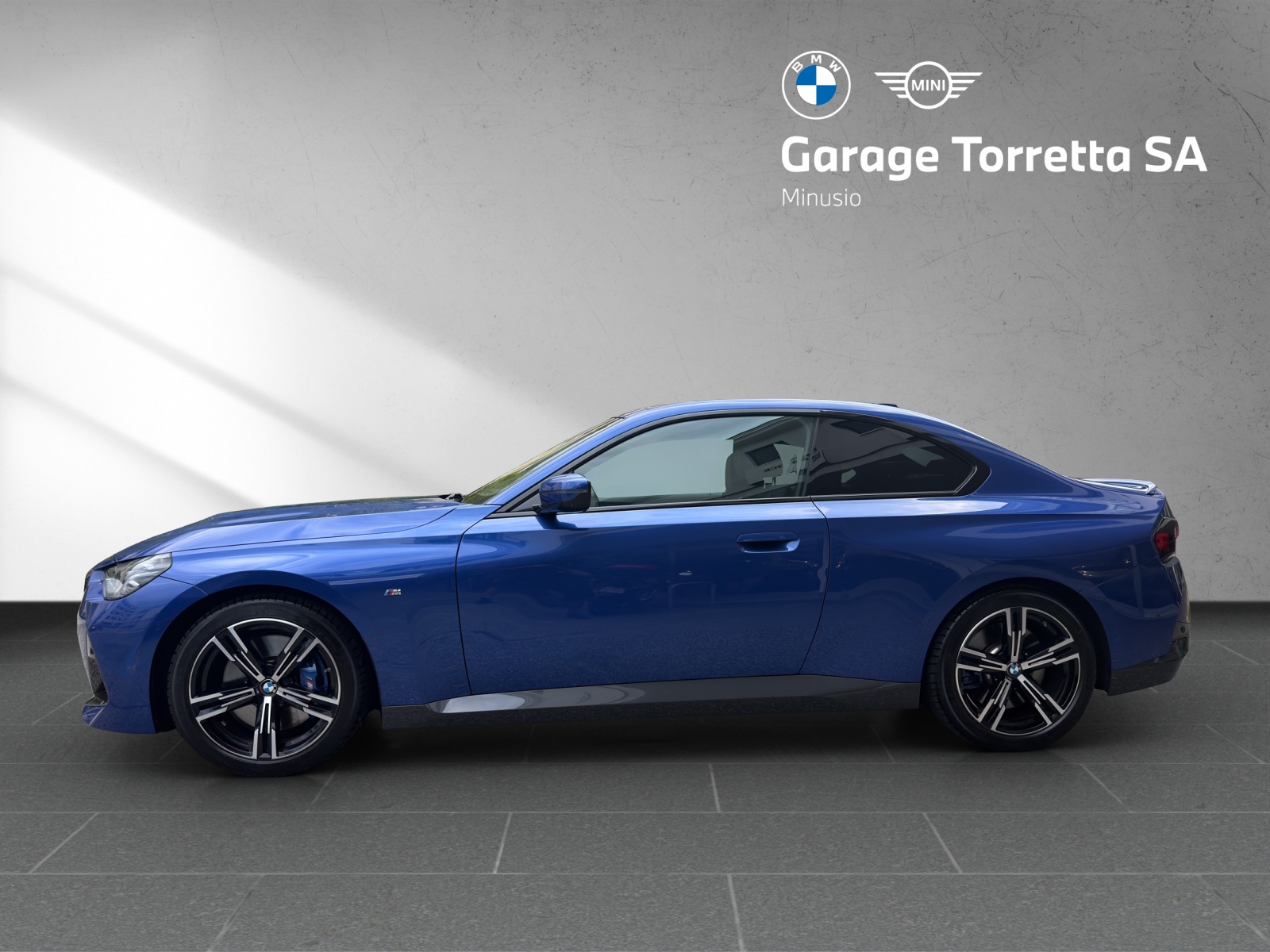 BMW 220i M Sport-showroom-element-1