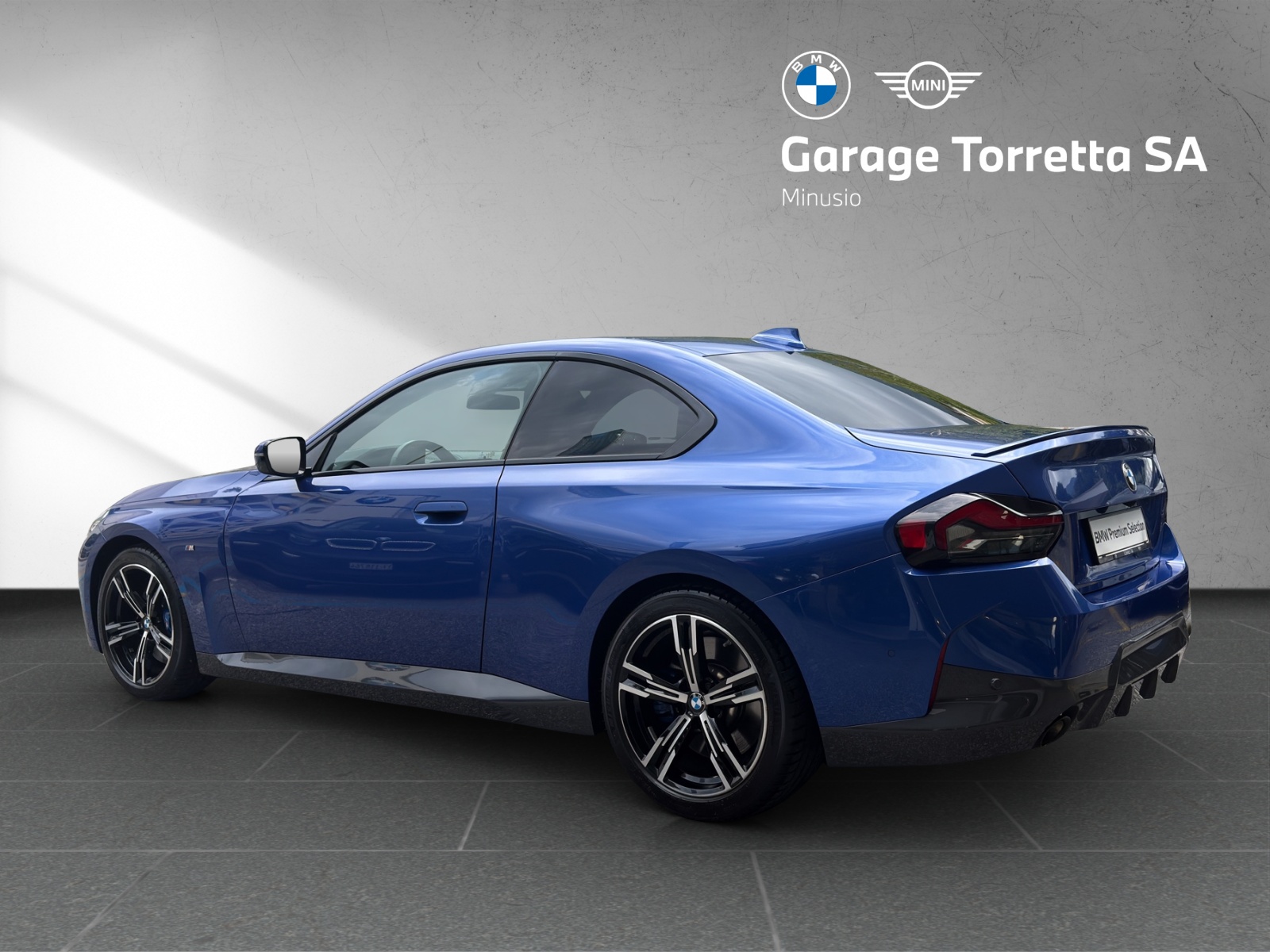 BMW 220i M Sport-showroom-element-2
