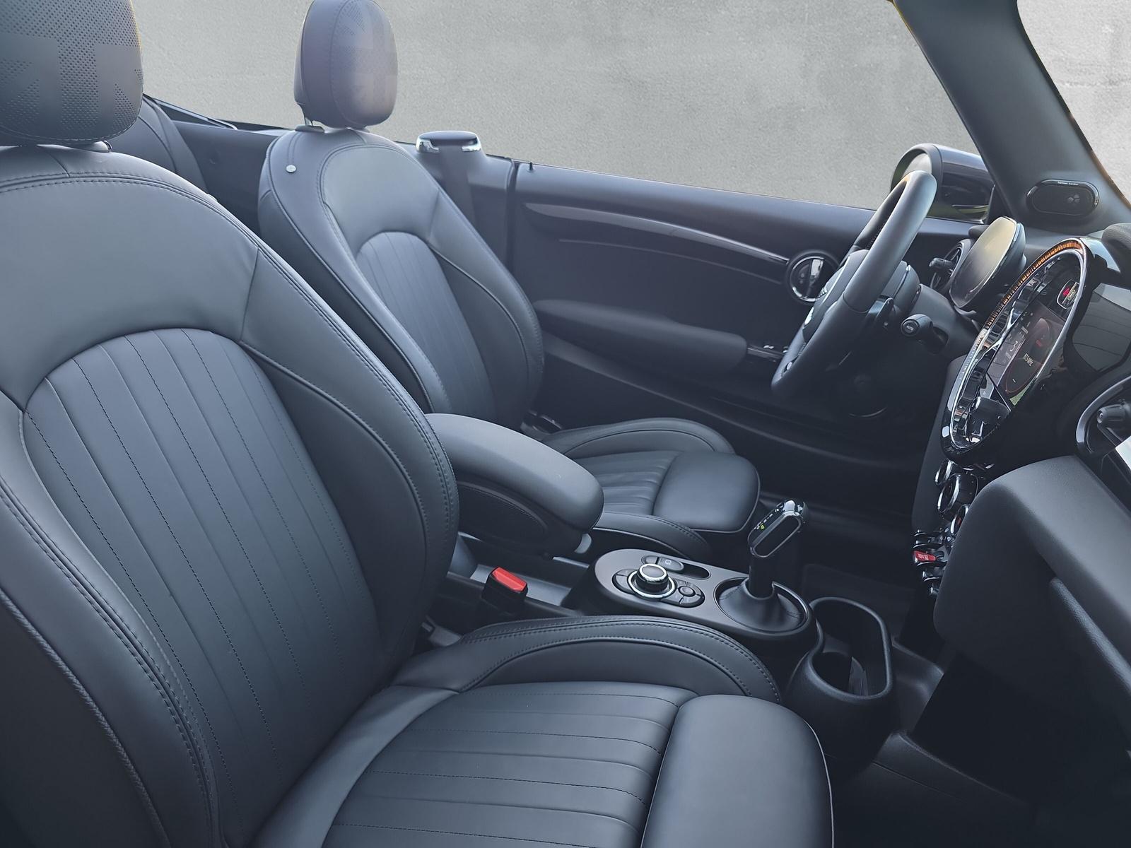 MINI Cabrio John Cooper Works F57 2.0i (CH)-image-12