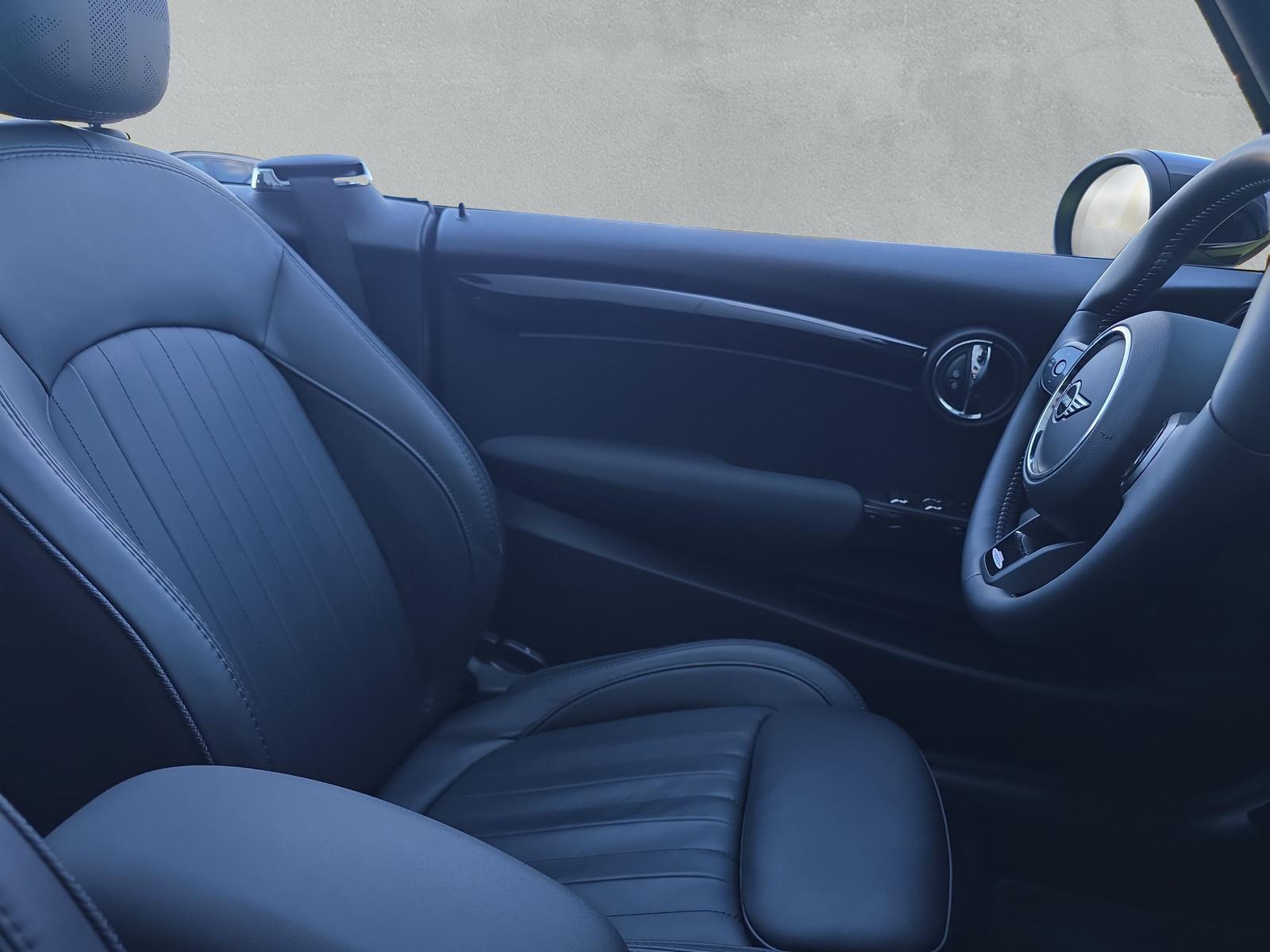 MINI Cabrio John Cooper Works F57 2.0i (CH)-image-13