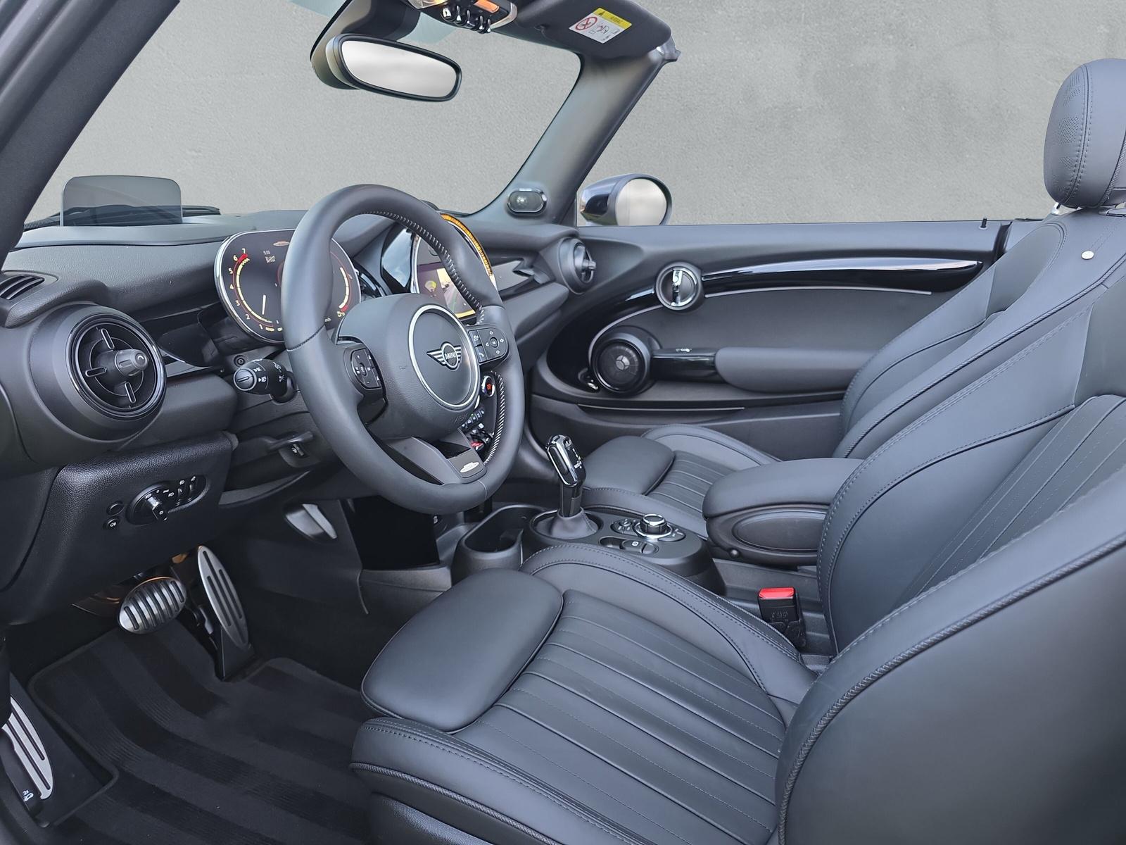 MINI Cabrio John Cooper Works F57 2.0i (CH)-image-11