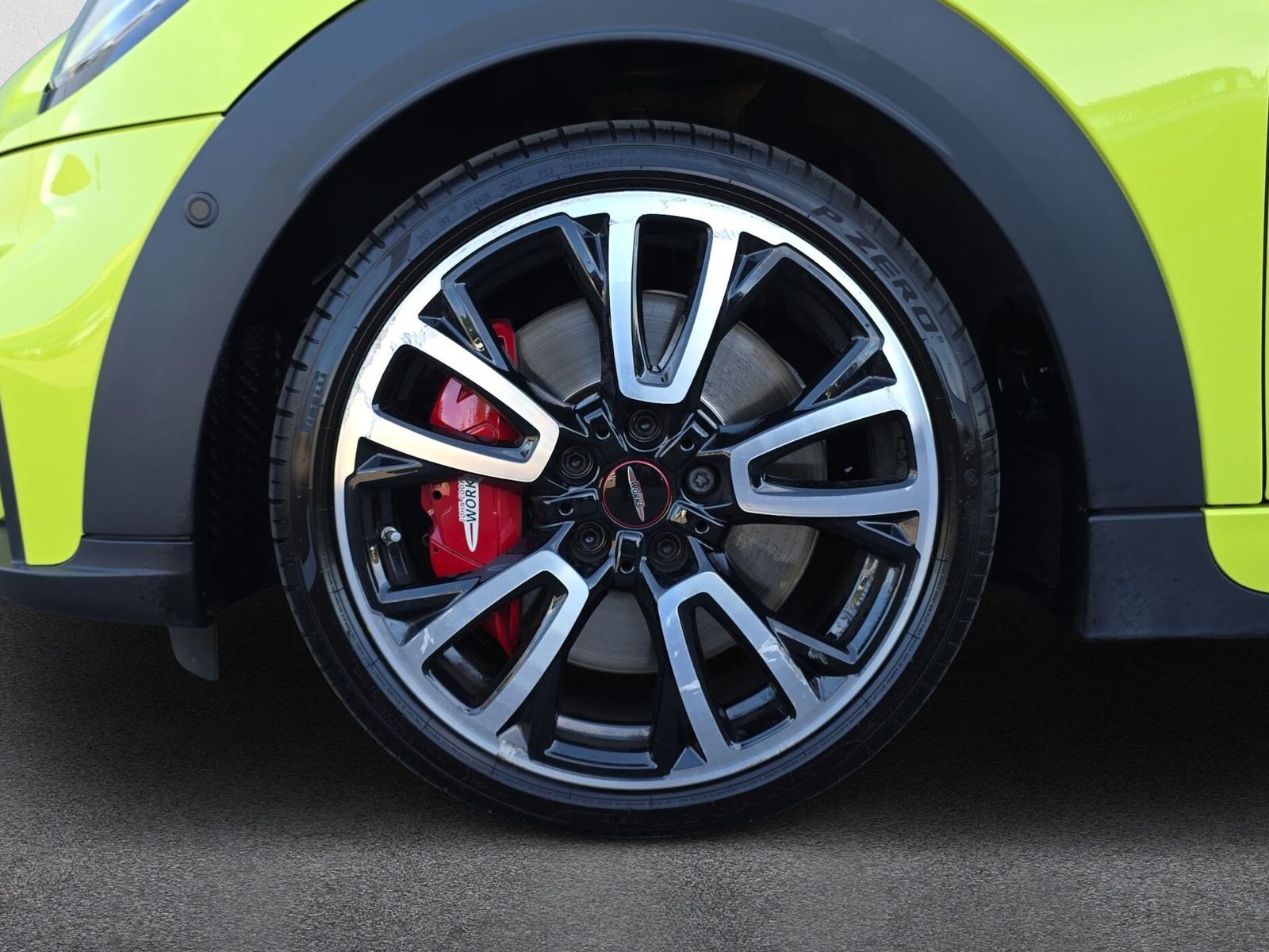 MINI Cabrio John Cooper Works F57 2.0i (CH)-image-9