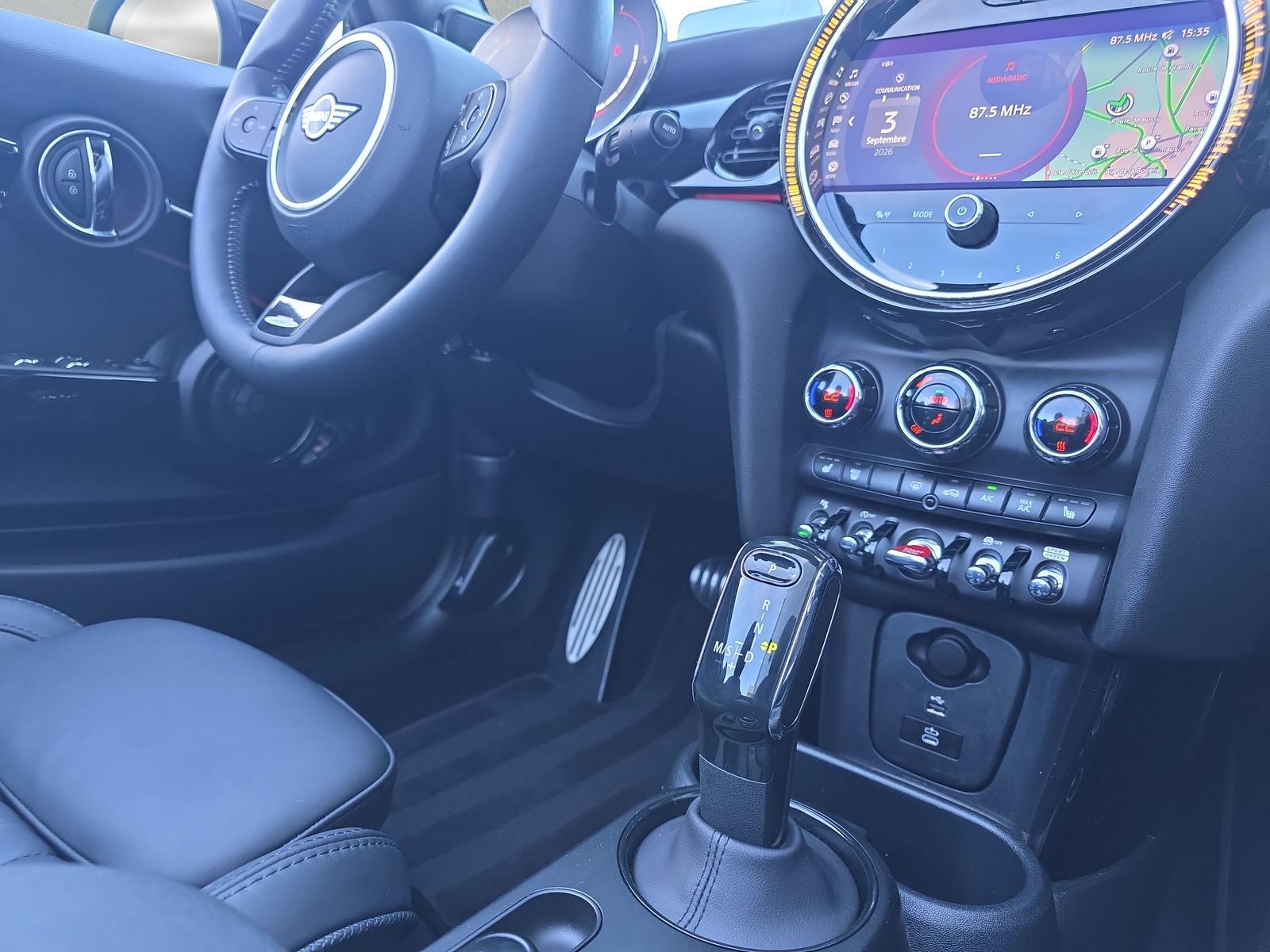 MINI Cabrio John Cooper Works F57 2.0i (CH)-image-14