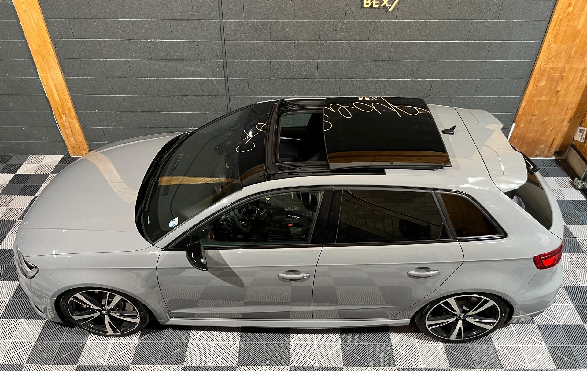 AUDI RS3 Sportback 2.5 TSI quattro S-tronic-image-8