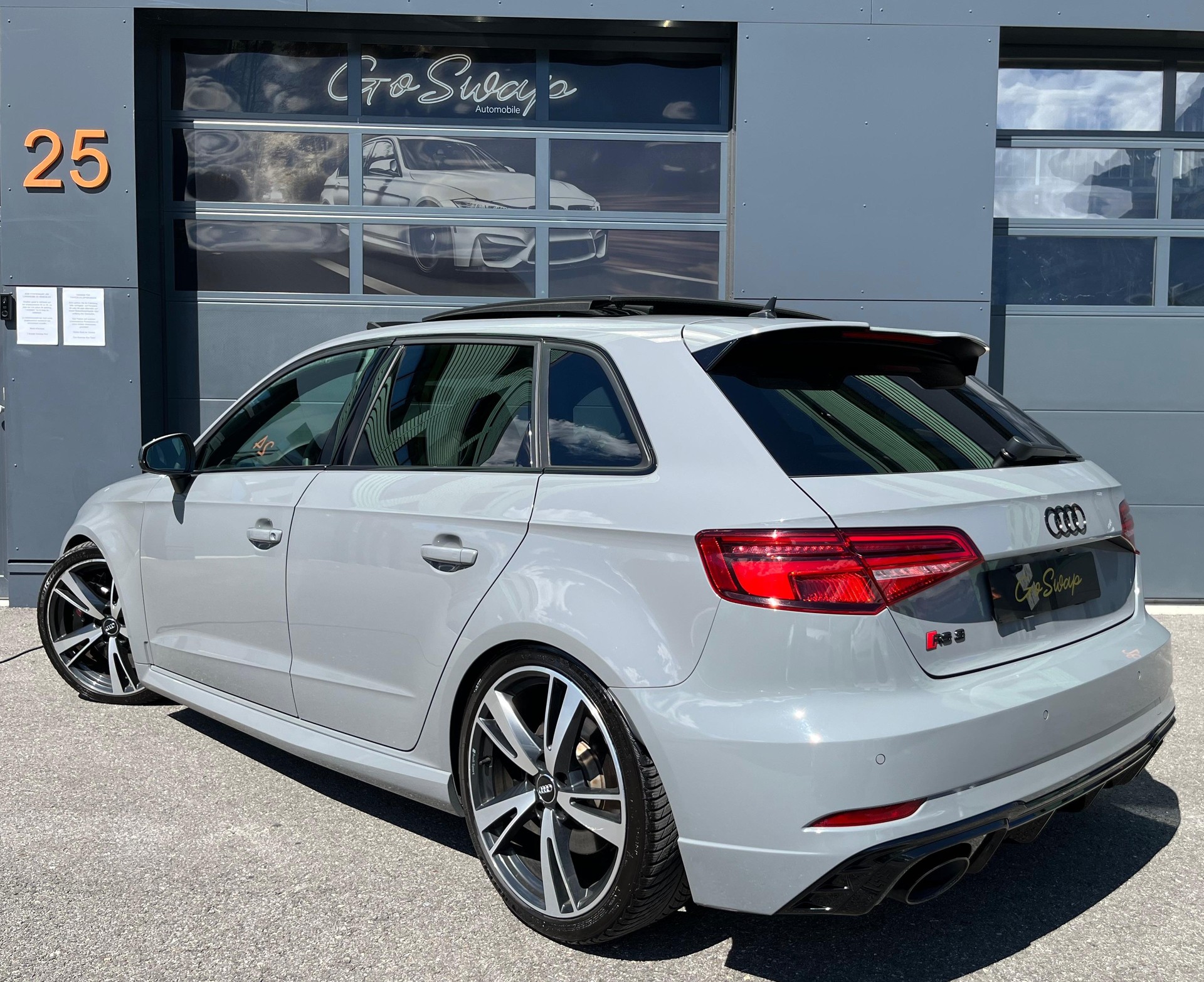 AUDI RS3 Sportback 2.5 TSI quattro S-tronic-image-11