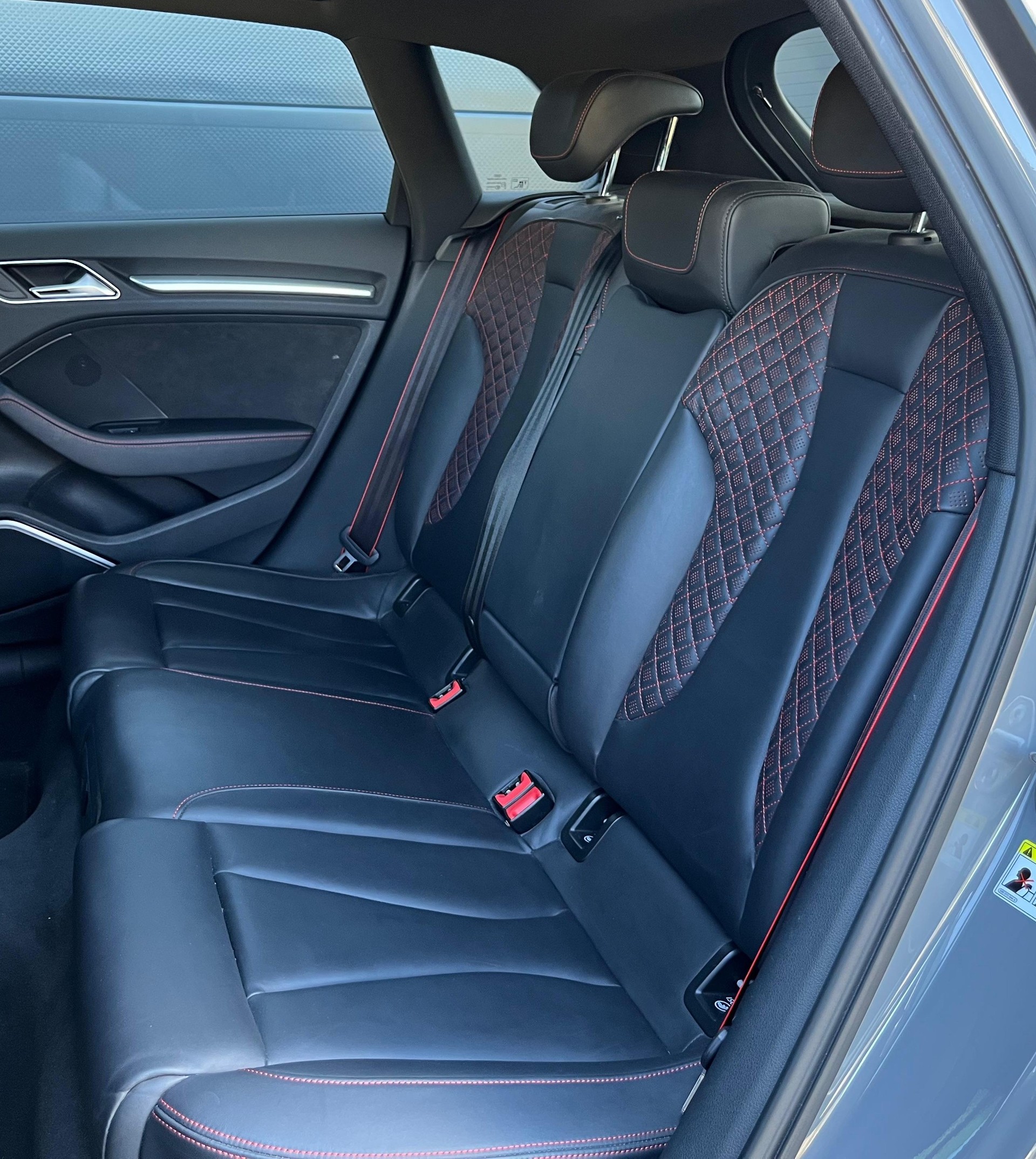 AUDI RS3 Sportback 2.5 TSI quattro S-tronic-image-14
