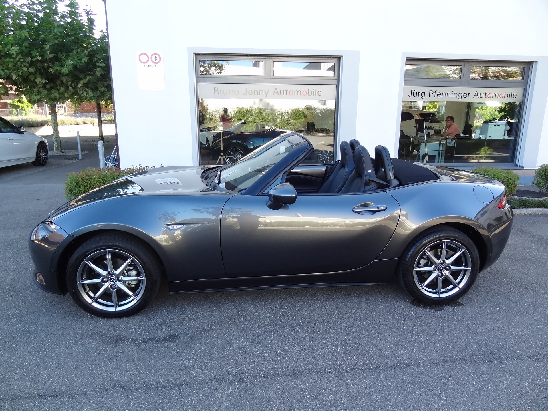MAZDA MX-5 Skyactiv-G 132 Exclusive-line-showroom-element-2