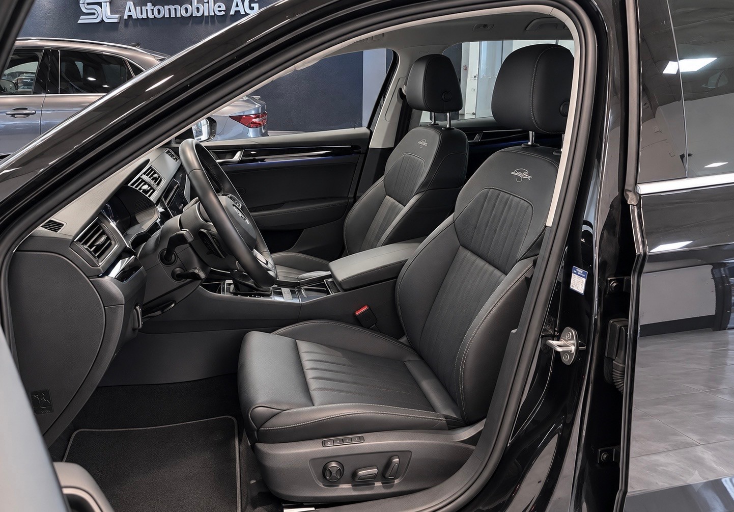 SKODA Superb Combi 2.0 TSI L&K DSG-showroom-element-2