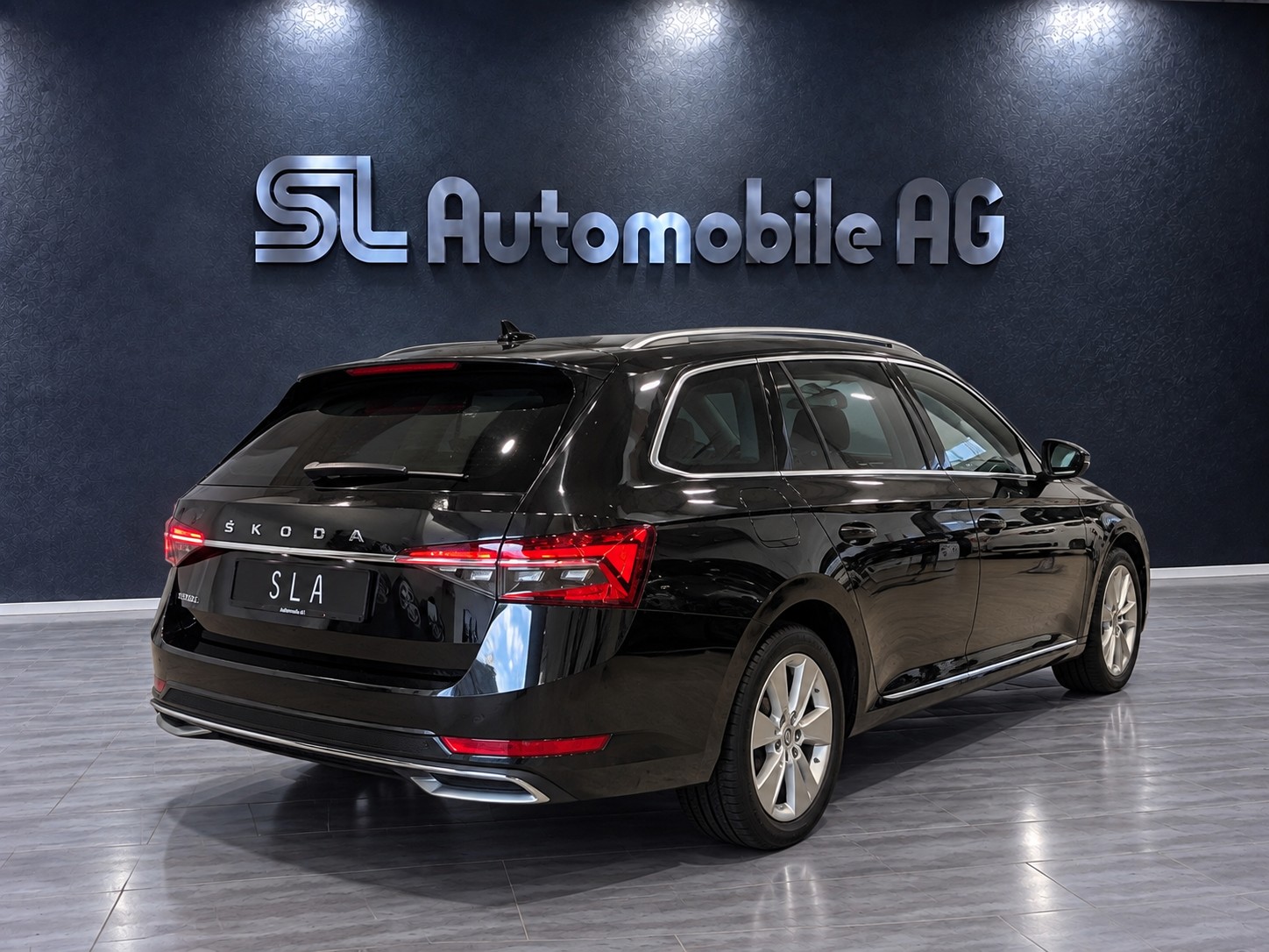 SKODA Superb Combi 2.0 TSI L&K DSG-showroom-element-1