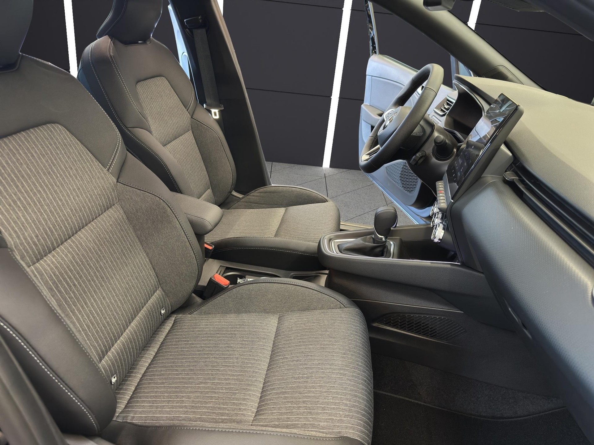 MITSUBISHI Colt 1.6 HEV Instyle-image-18