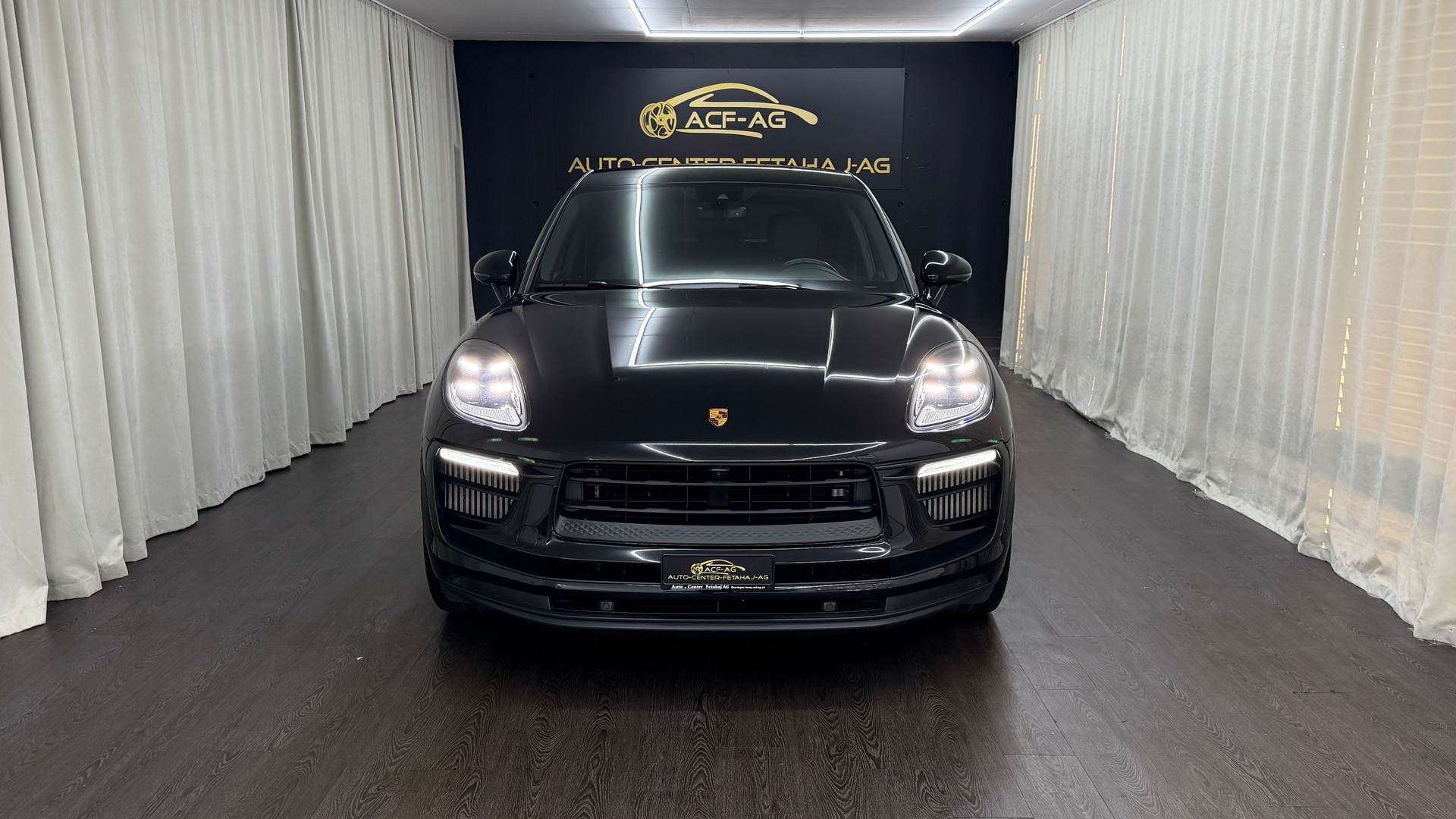 PORSCHE Macan S PDK-showroom-element-1