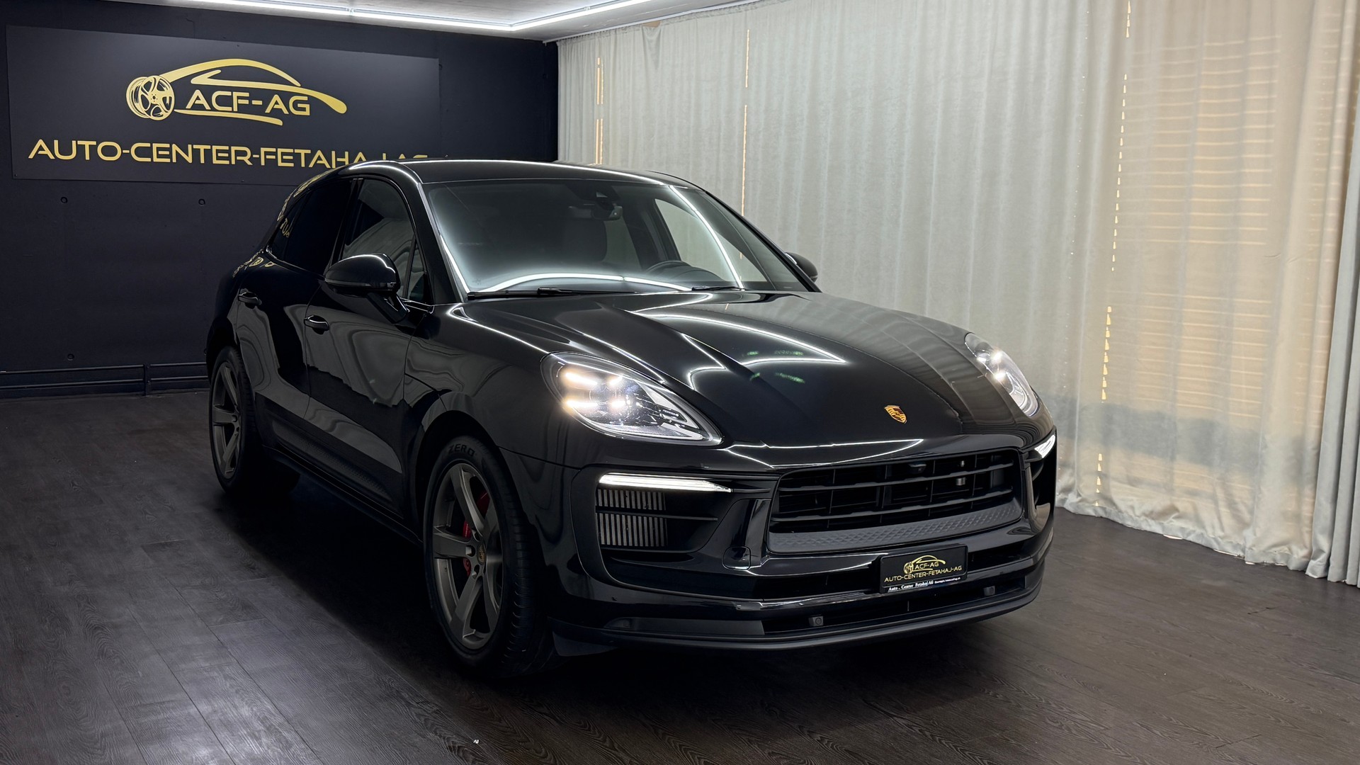 PORSCHE Macan S PDK-showroom-element-2