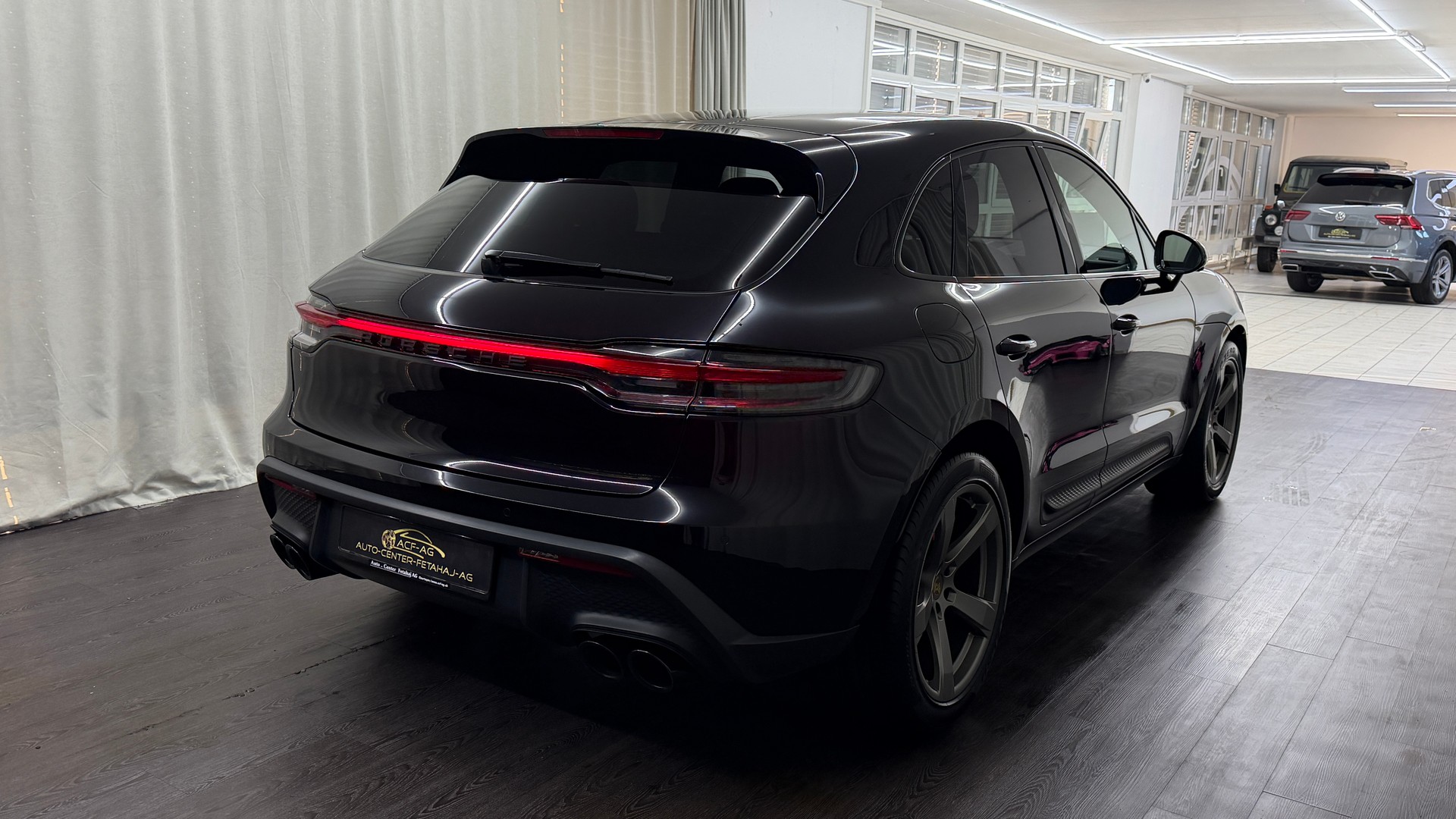 PORSCHE Macan S PDK-showroom-element-3