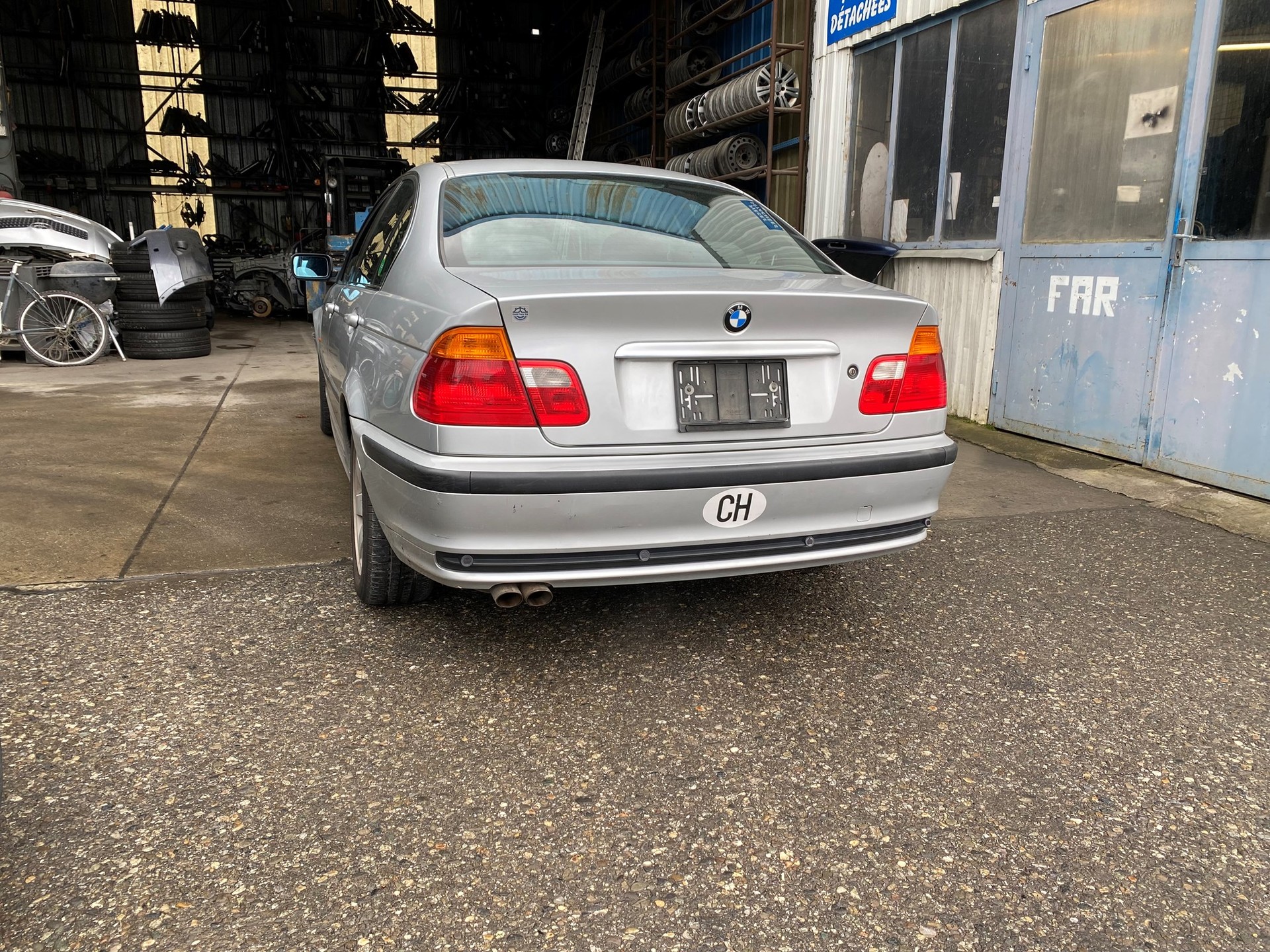 BMW 328i-image-2