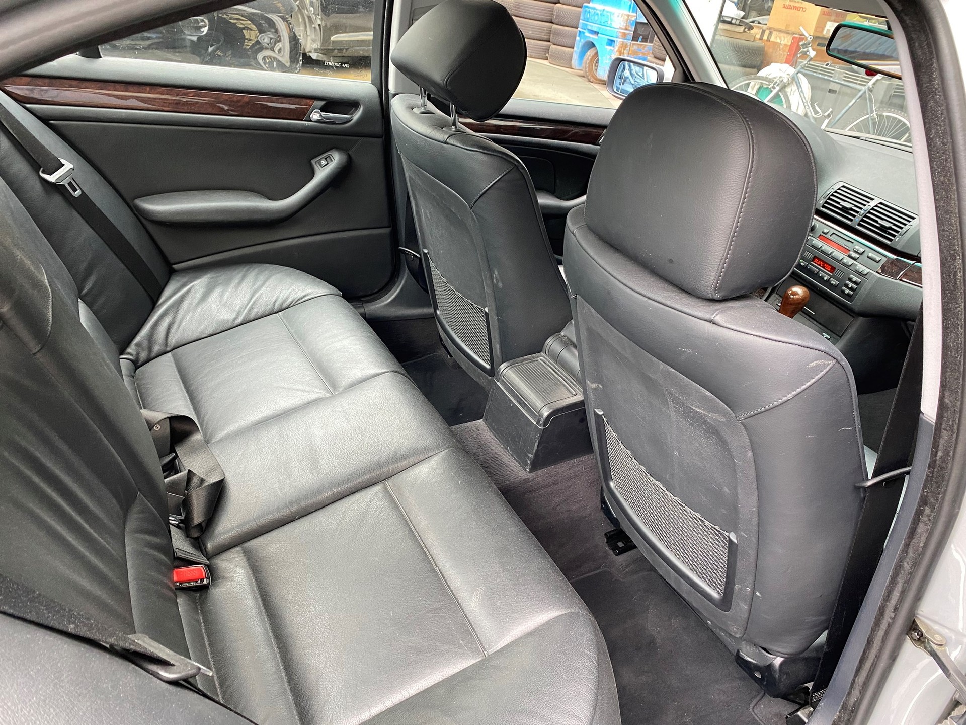 BMW 328i-image-5
