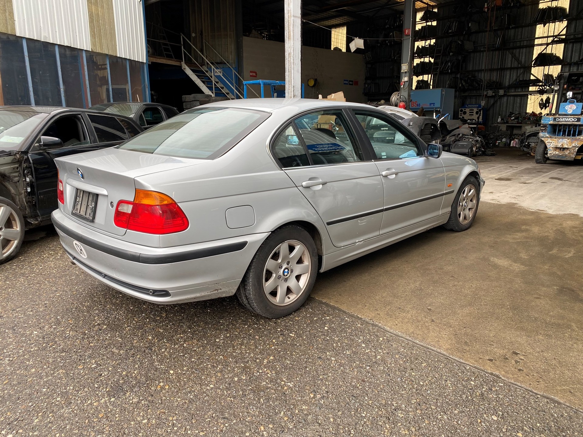 BMW 328i-image-3