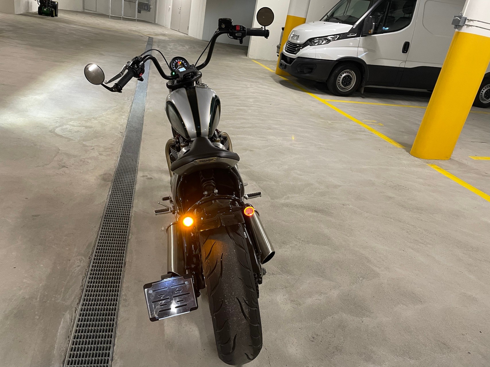 TRIUMPH Bonneville 1200 Bobber ABS-image-5