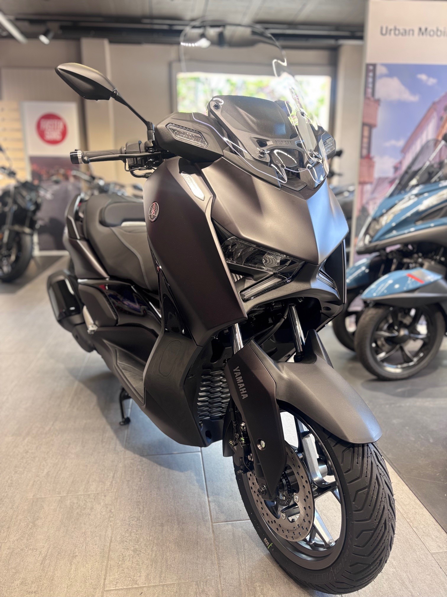 YAMAHA techmax 300 +-showroom-element-2