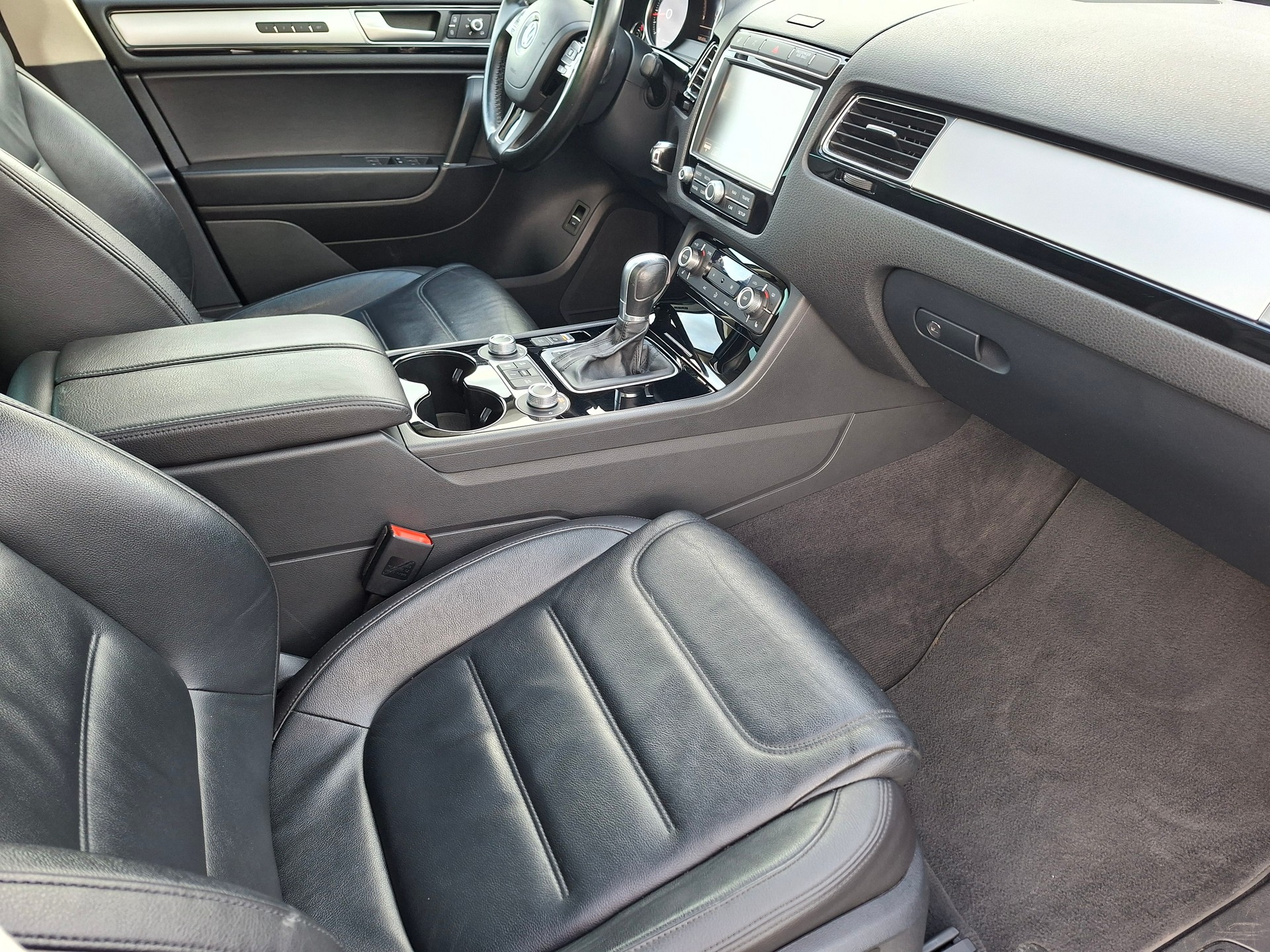 VW Touareg 3.0 TDI BlueMotion Technology Tiptronic-image-8