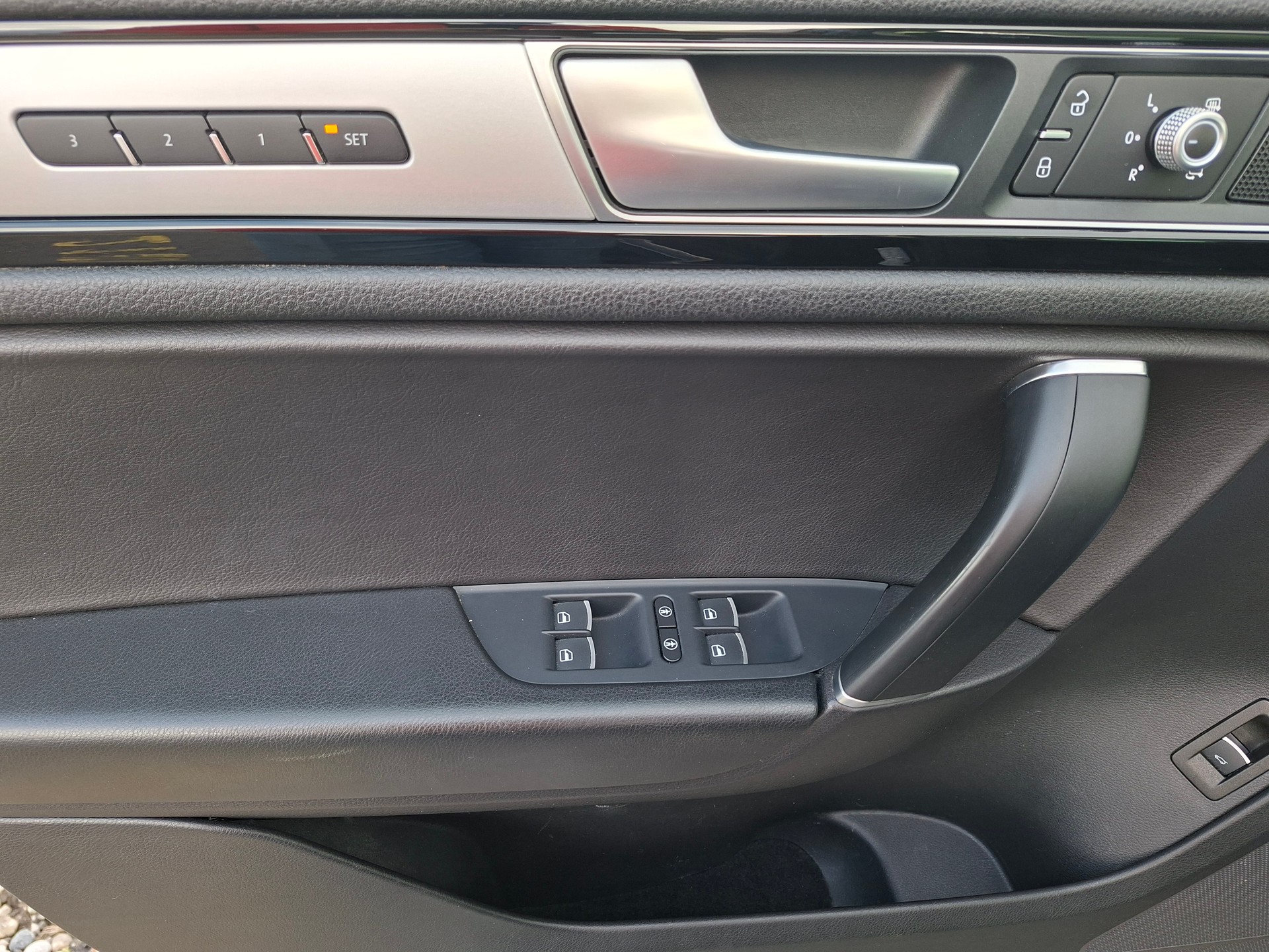 VW Touareg 3.0 TDI BlueMotion Technology Tiptronic-image-16