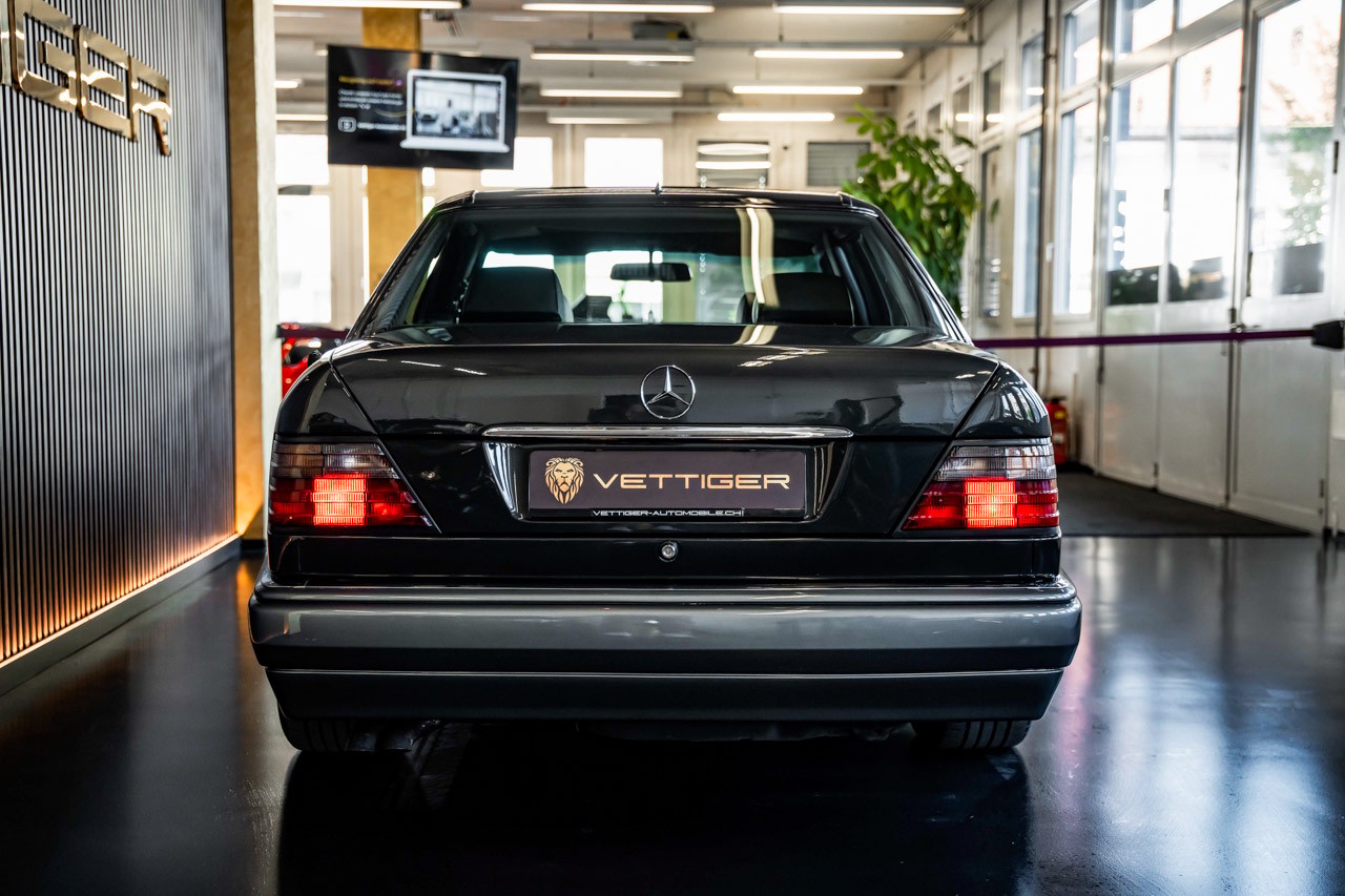 MERCEDES-BENZ E 500 Automatic-showroom-element-2