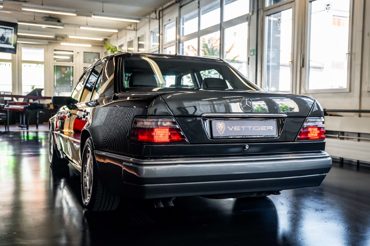 MERCEDES-BENZ E 500 Automatic-showroom-element-1