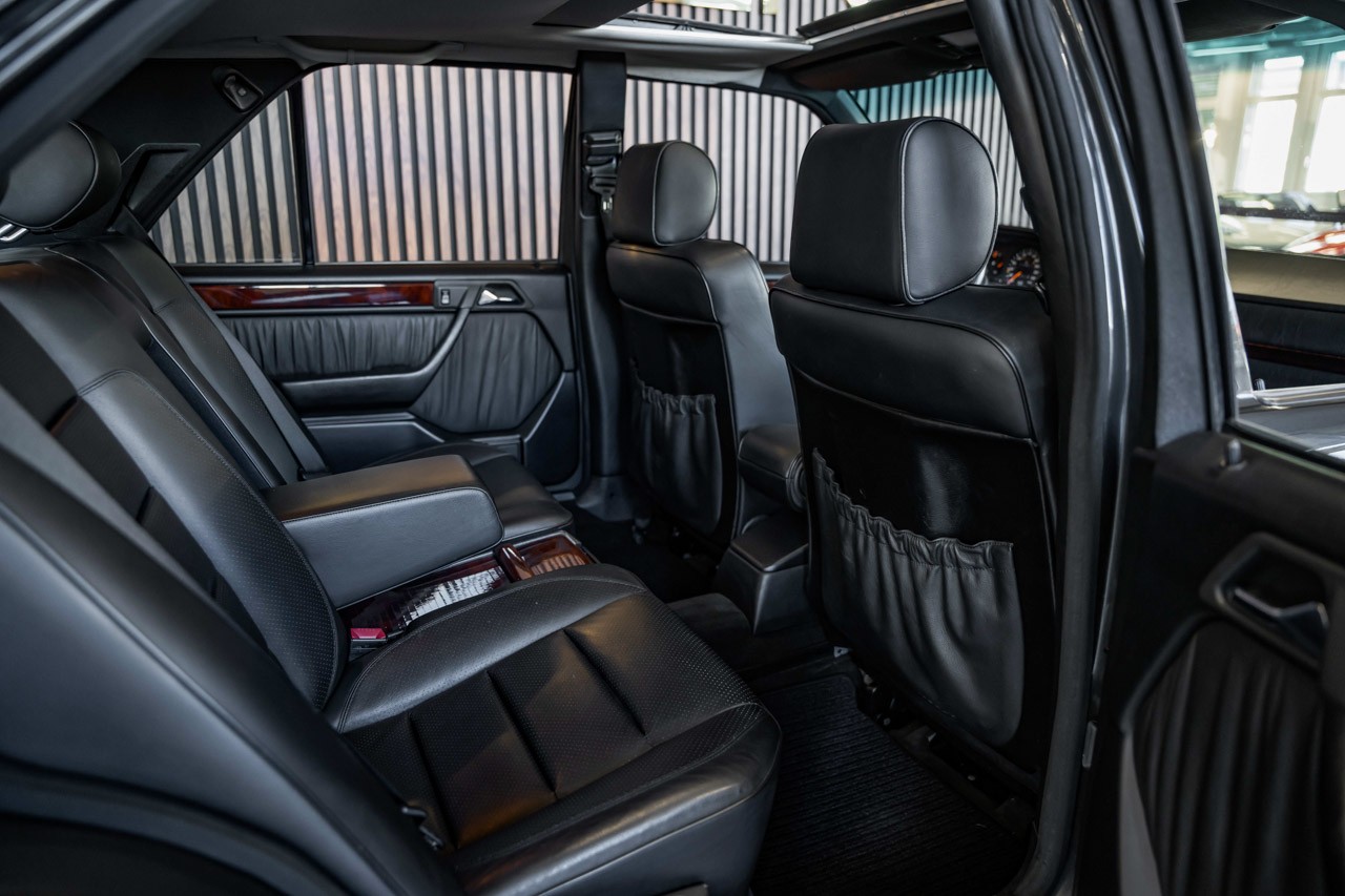 MERCEDES-BENZ E 500 Automatic-image-16