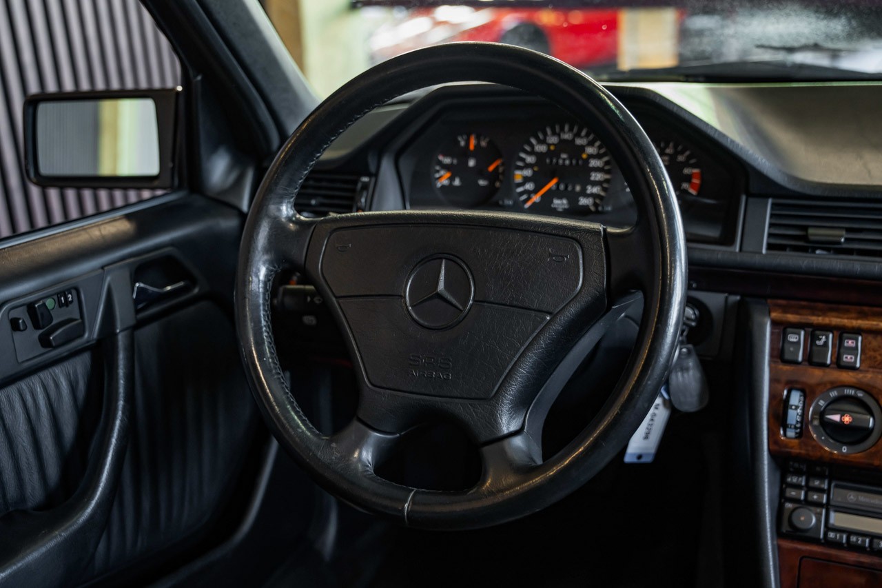 MERCEDES-BENZ E 500 Automatic-image-25