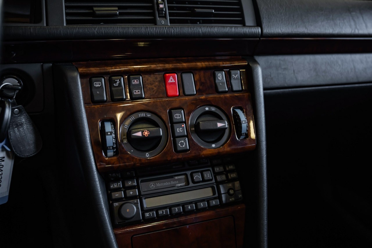 MERCEDES-BENZ E 500 Automatic-image-18