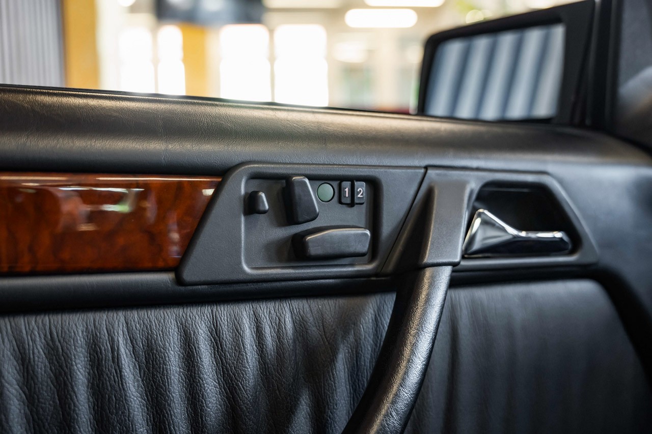 MERCEDES-BENZ E 500 Automatic-image-22