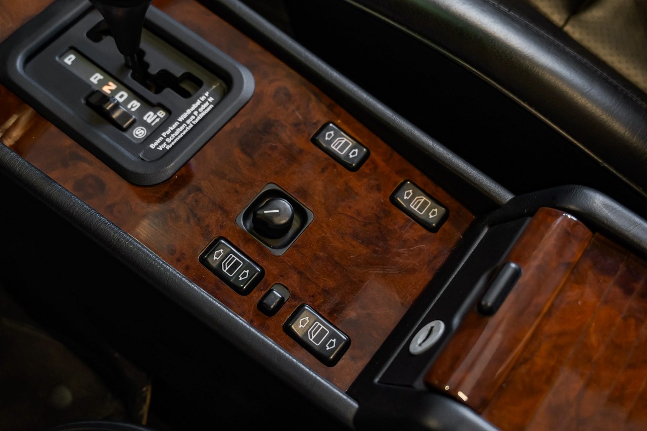 MERCEDES-BENZ E 500 Automatic-image-21