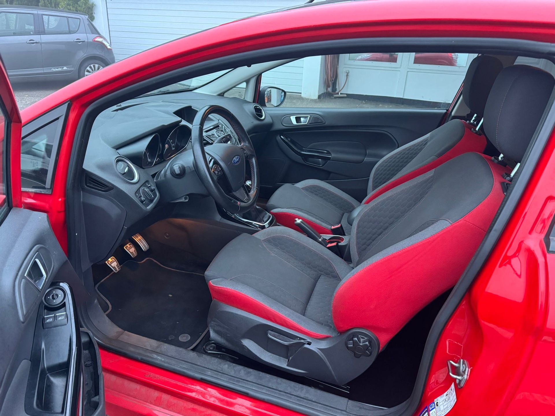 FORD Fiesta 1.0 SCTi Sport Red-image-12