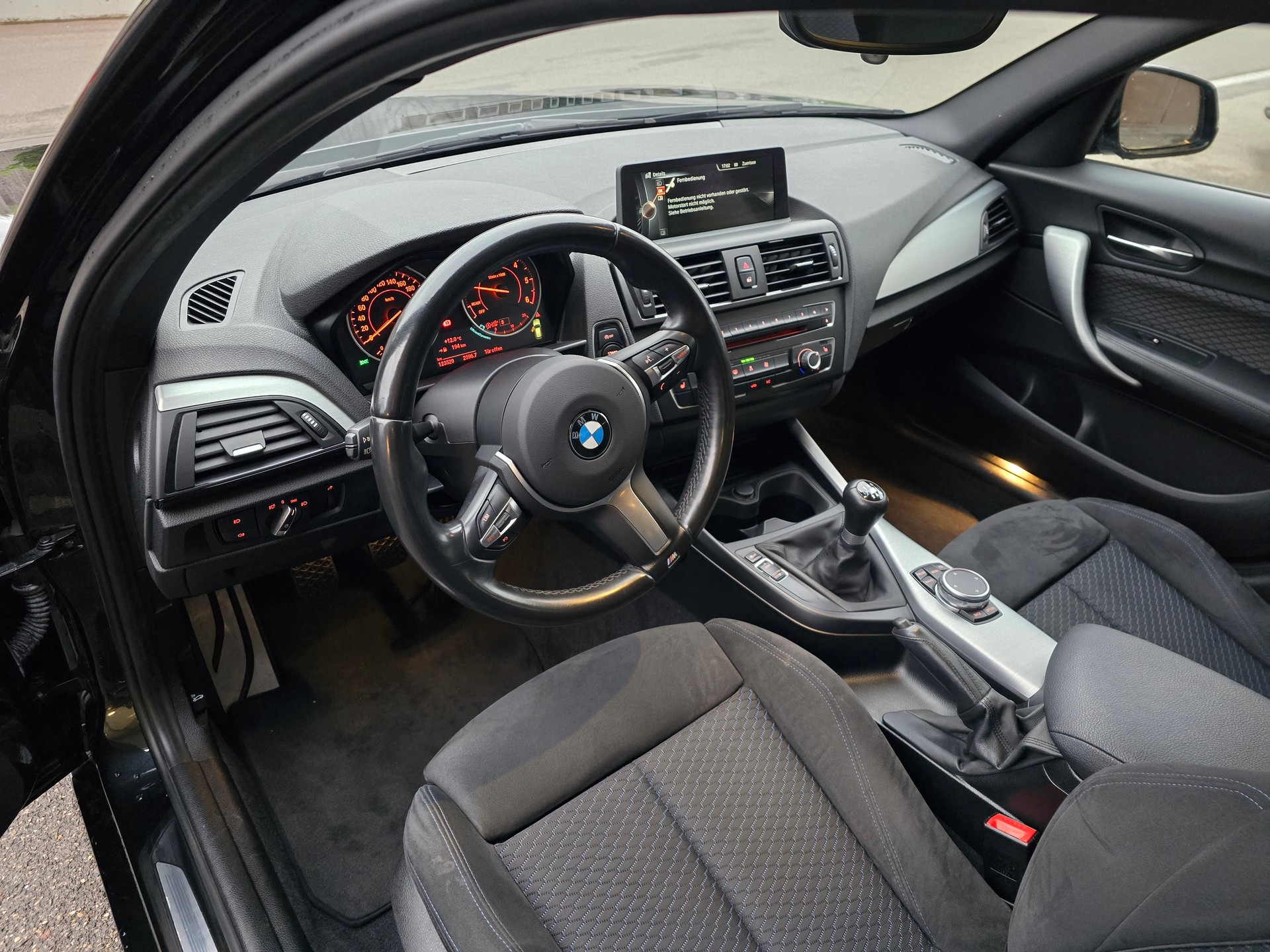 BMW 118d xDrive M-Sport-image-9