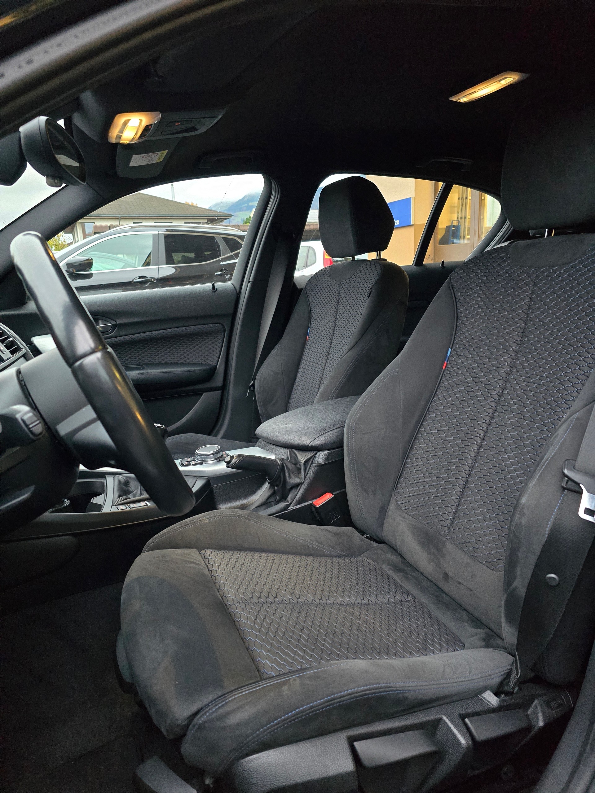 BMW 118d xDrive M-Sport-image-10