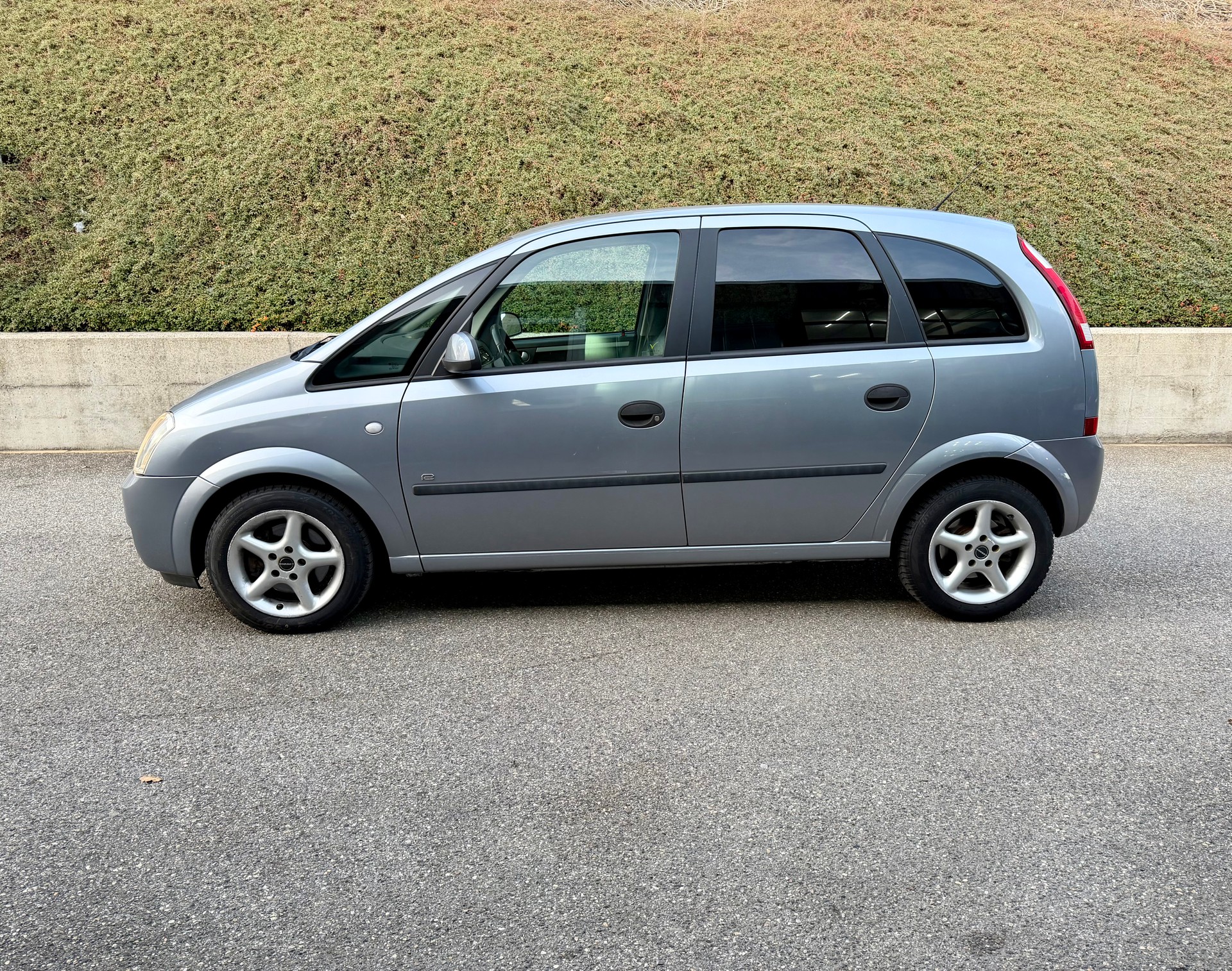 OPEL Meriva 1.7 CDTi Essentia-image-2