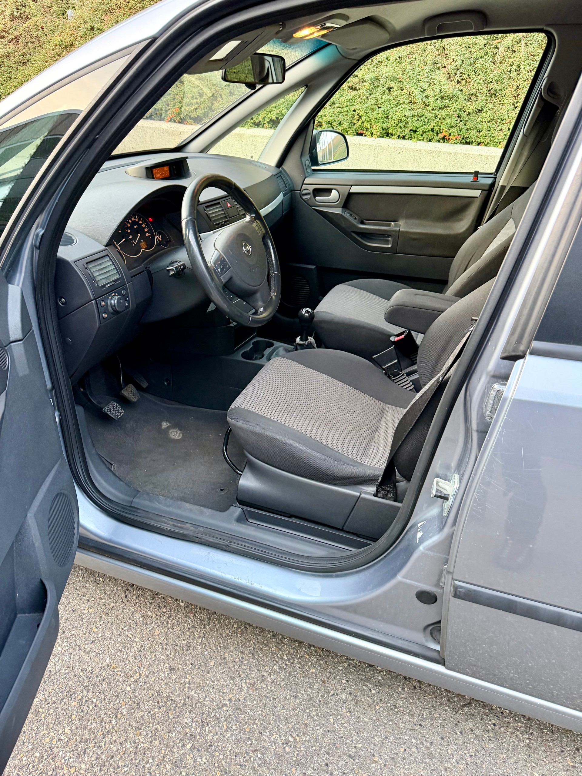 OPEL Meriva 1.7 CDTi Essentia-image-9