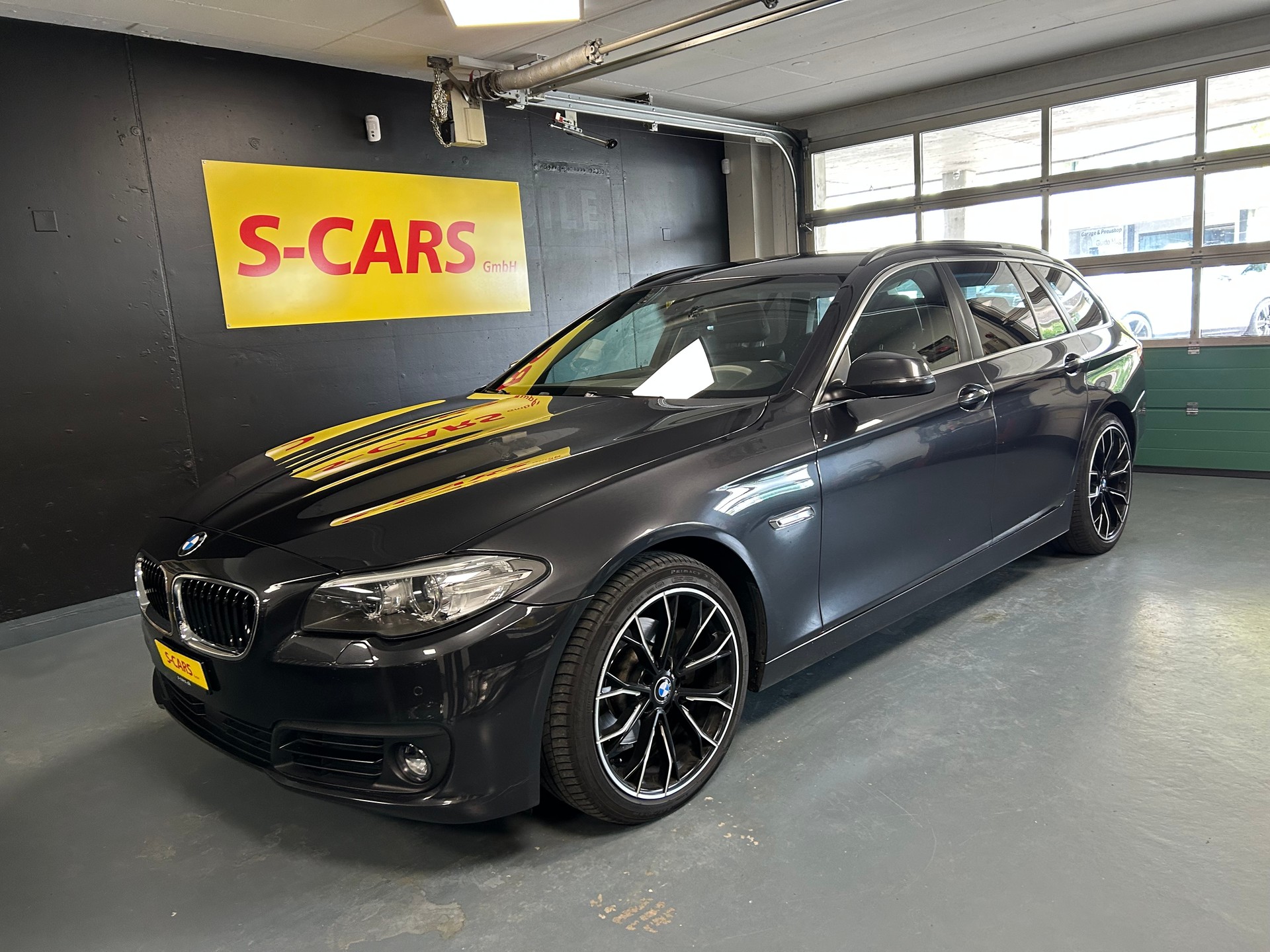 BMW 520xd Touring Steptronic-showroom-element-1