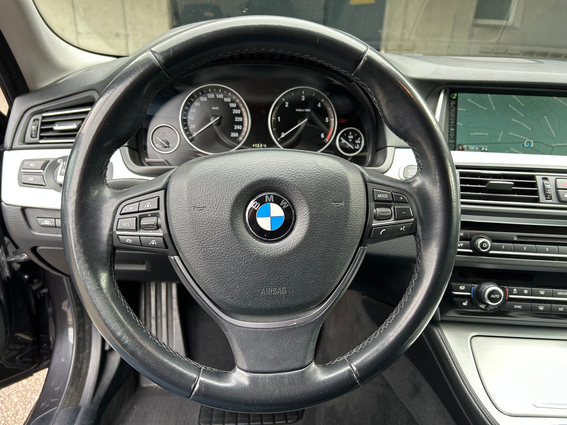 BMW 520xd Touring Steptronic-image-10
